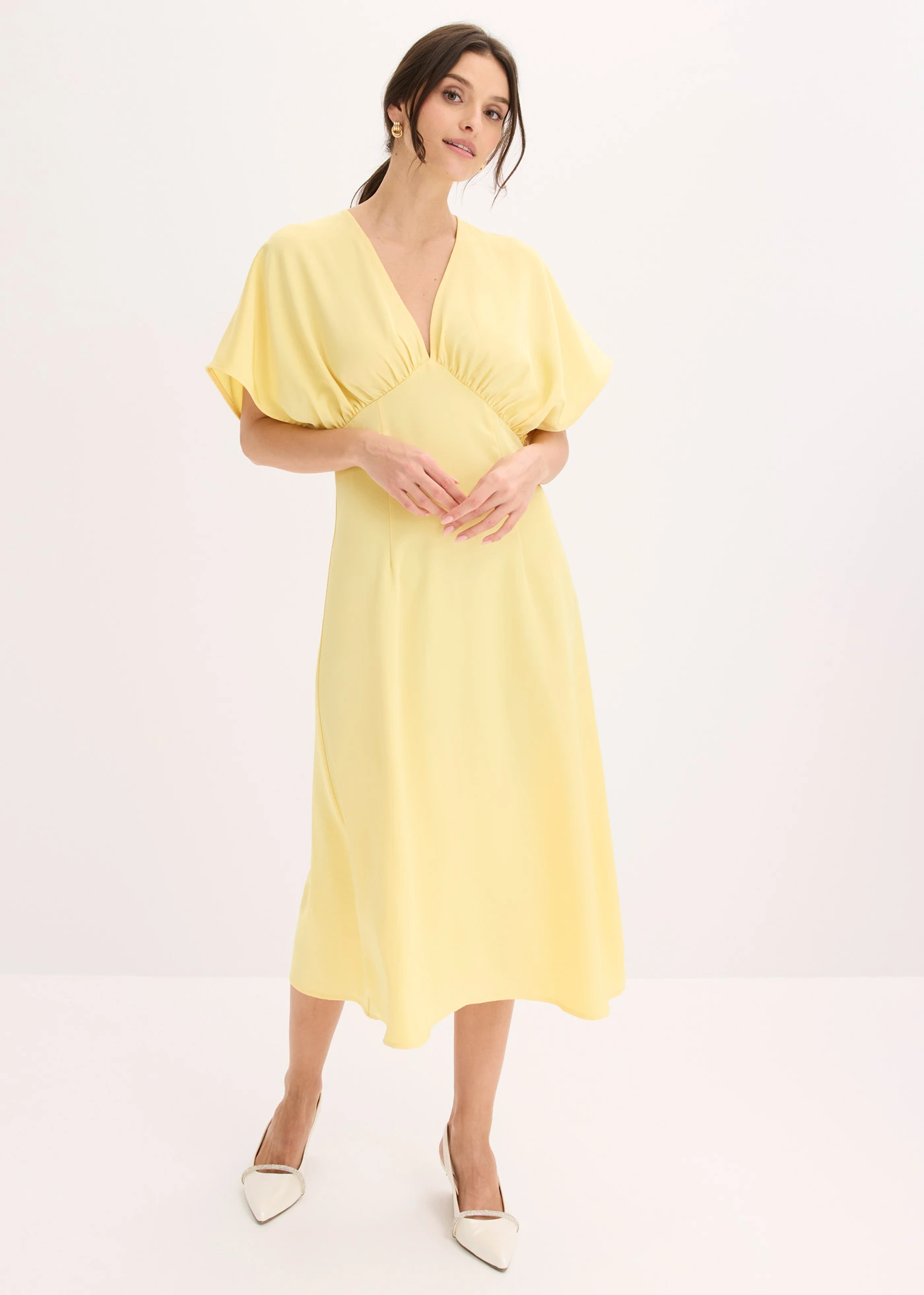 Robe longue en satin brillant • jaune clair • Boutique bonprix