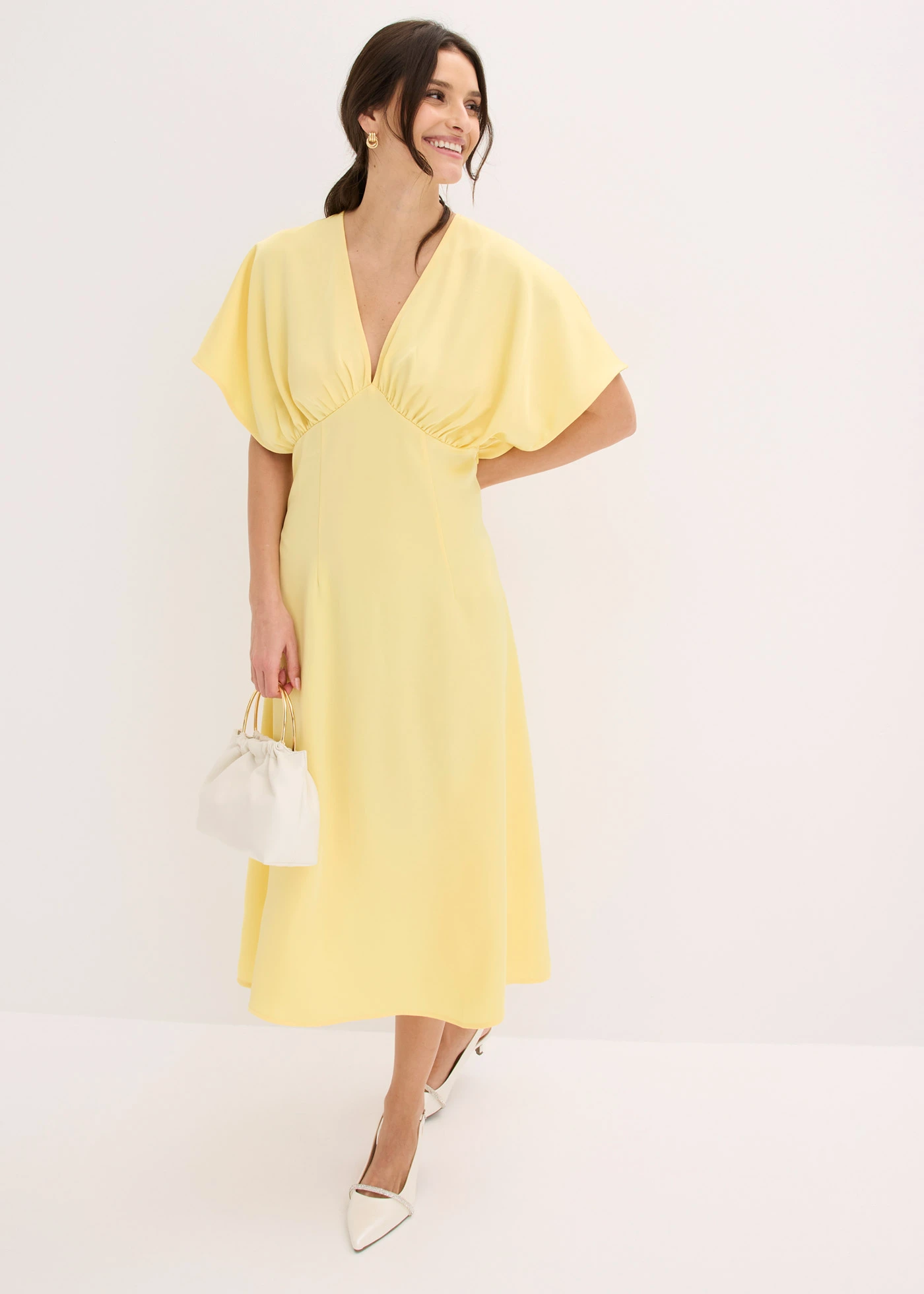 Robe longue en satin brillant • jaune clair • Boutique bonprix
