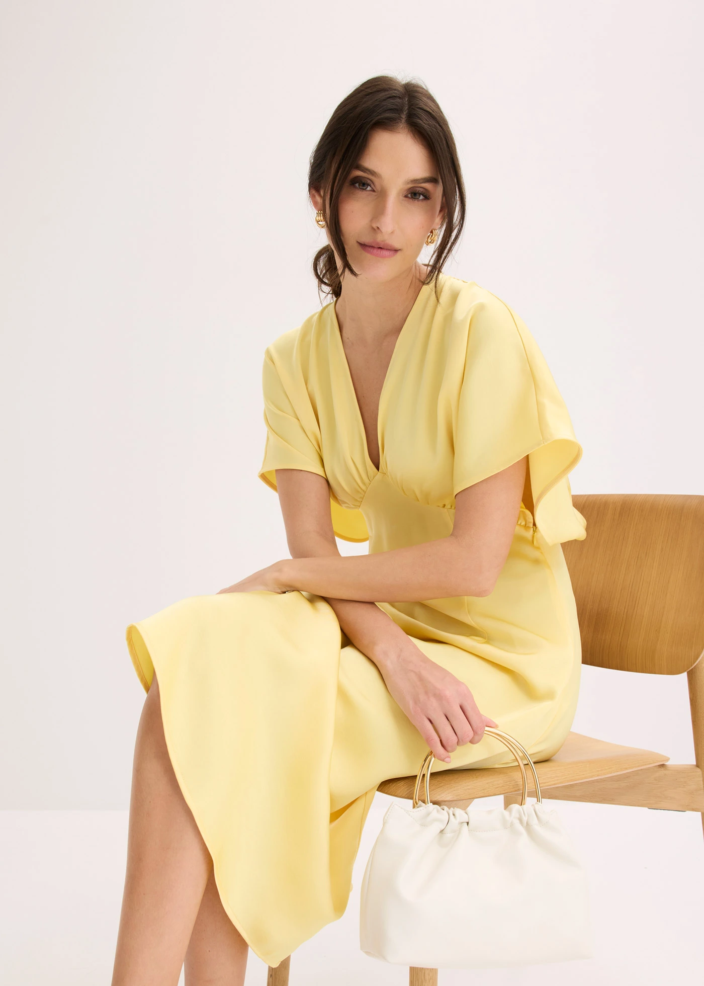 Rochie maxi din satin lucios • galben deschis • magazin bonprix