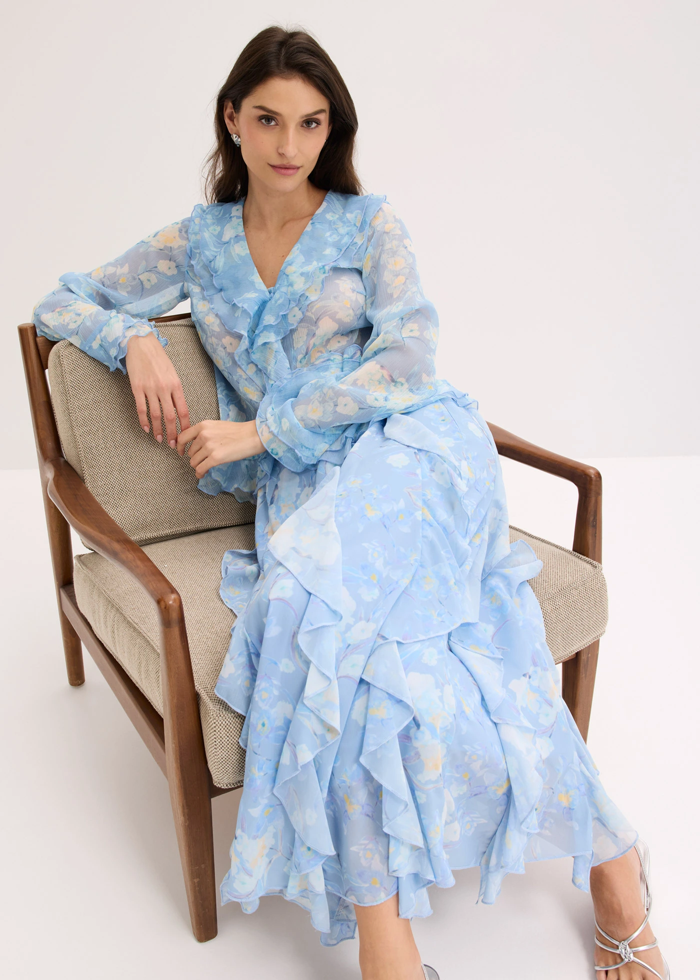 Chiffon blouse met volants • poederblauw gebloemd • bonprix online shop