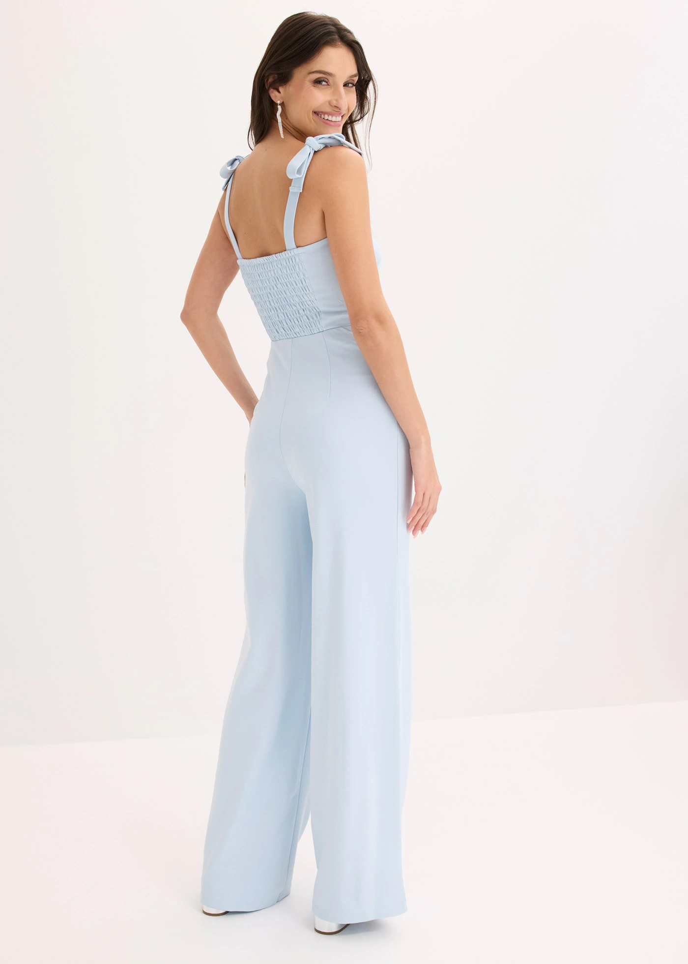 Jumpsuit met strikbandjes • poederblauw • bonprix online shop