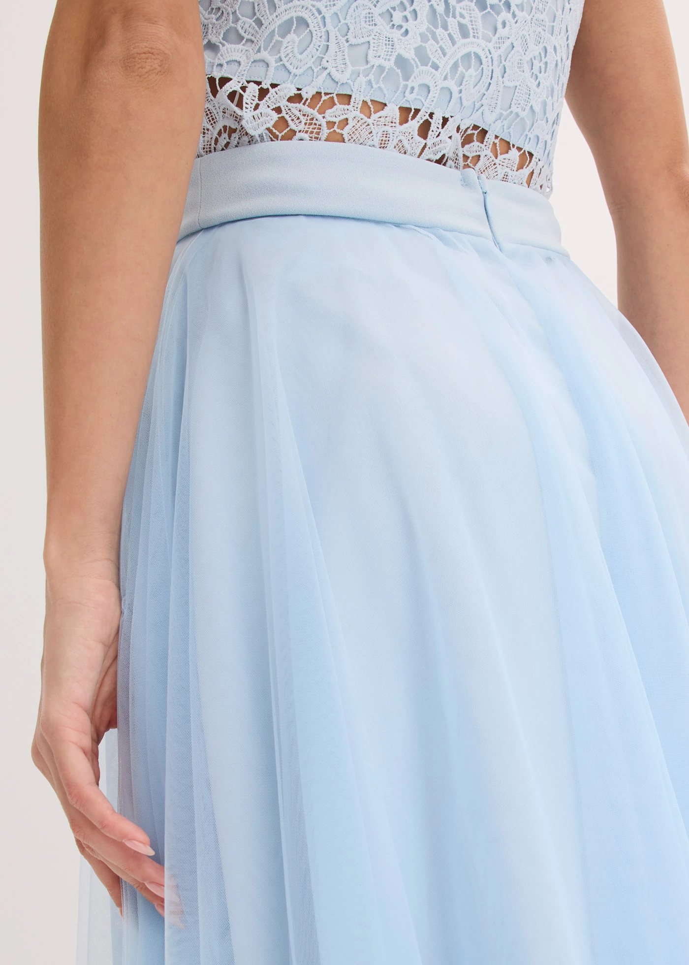 Jupe longue en tulle délicat • bleu poudré • Boutique bonprix