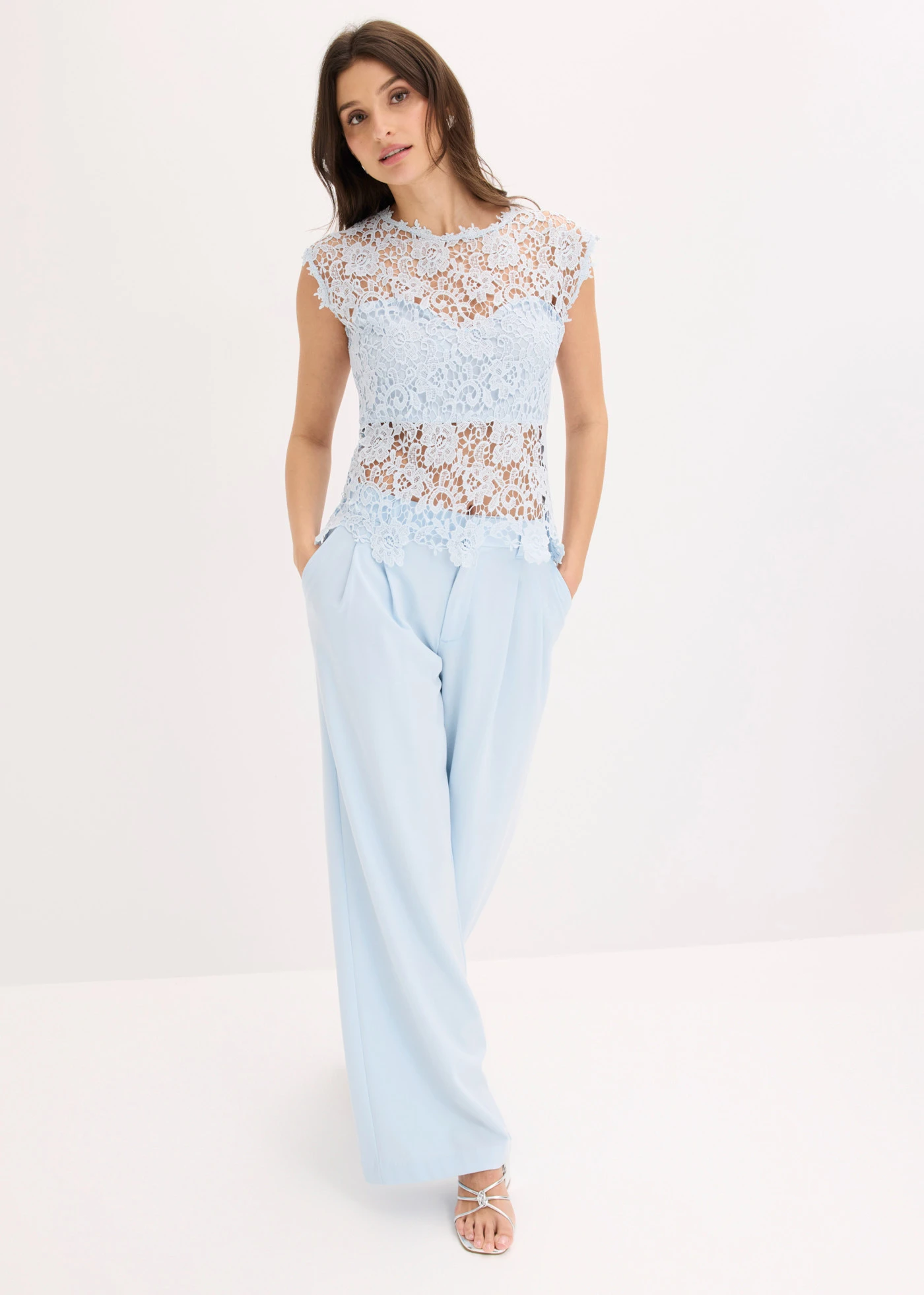Top din dantelă • albastru pudrat • magazin bonprix