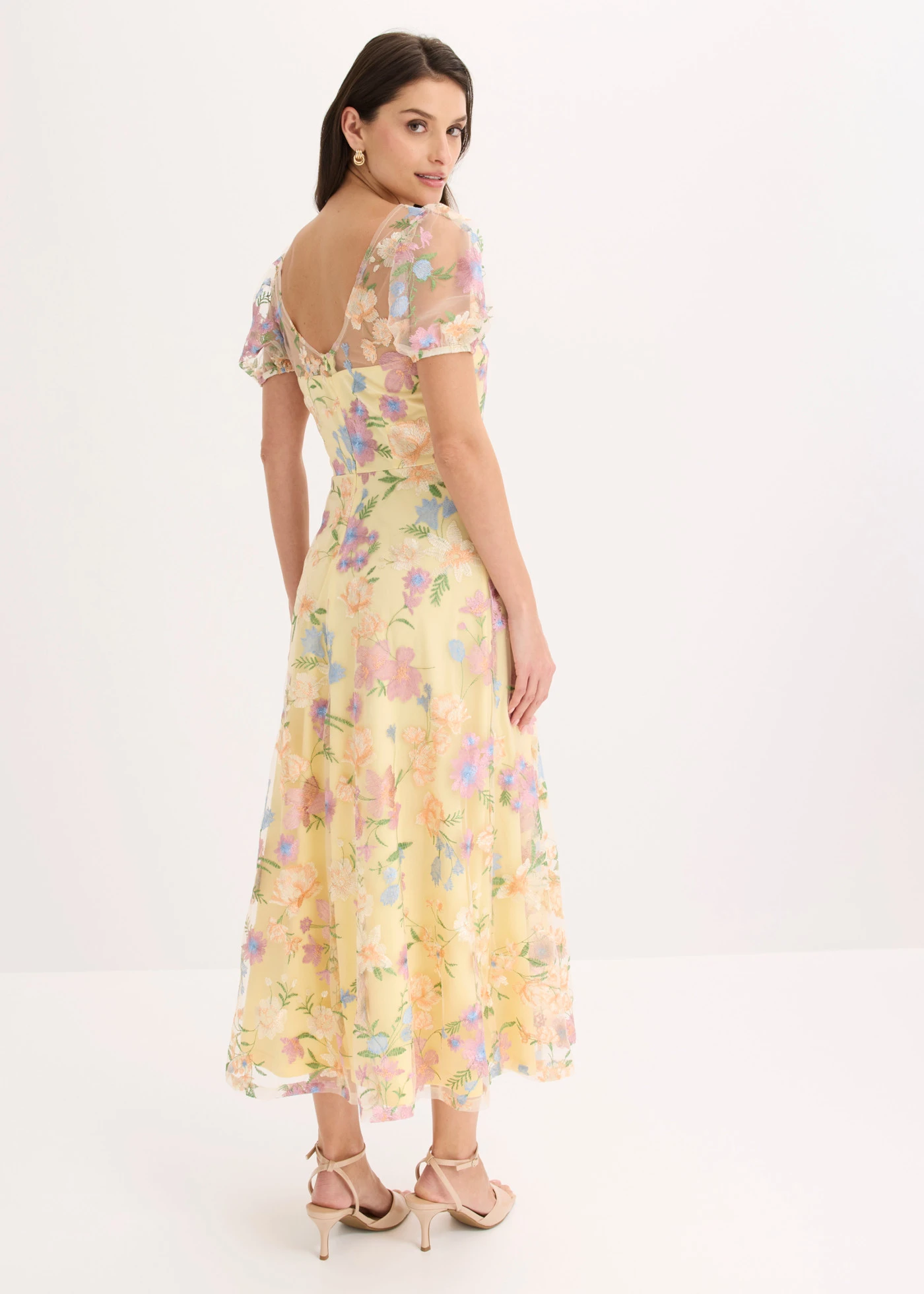 Robe longue avec broderies florales • jaune clair floral • Boutique bonprix
