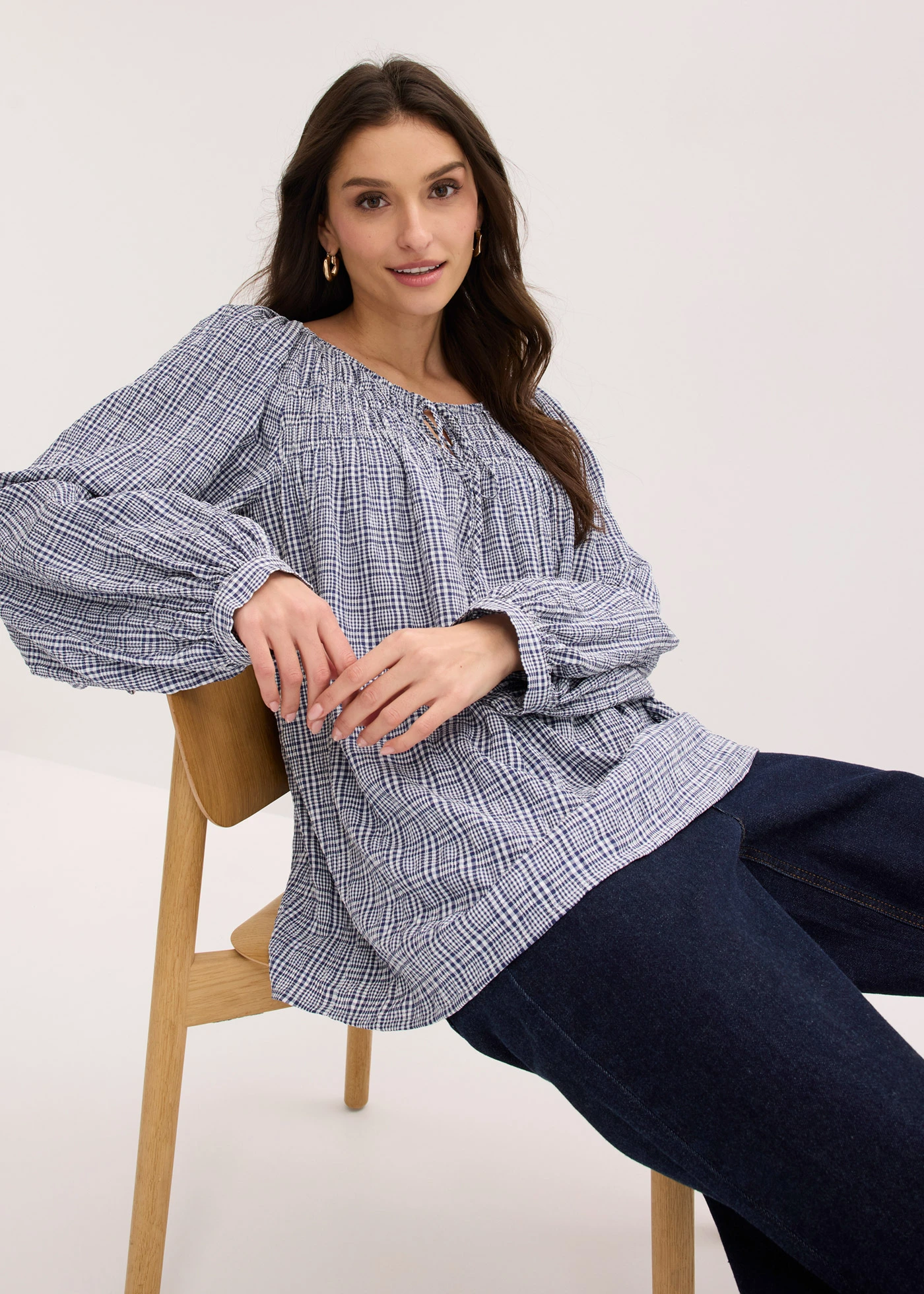 Blouse à carreaux en seersucker • écru-bleu foncé carreaux • Boutique bonprix