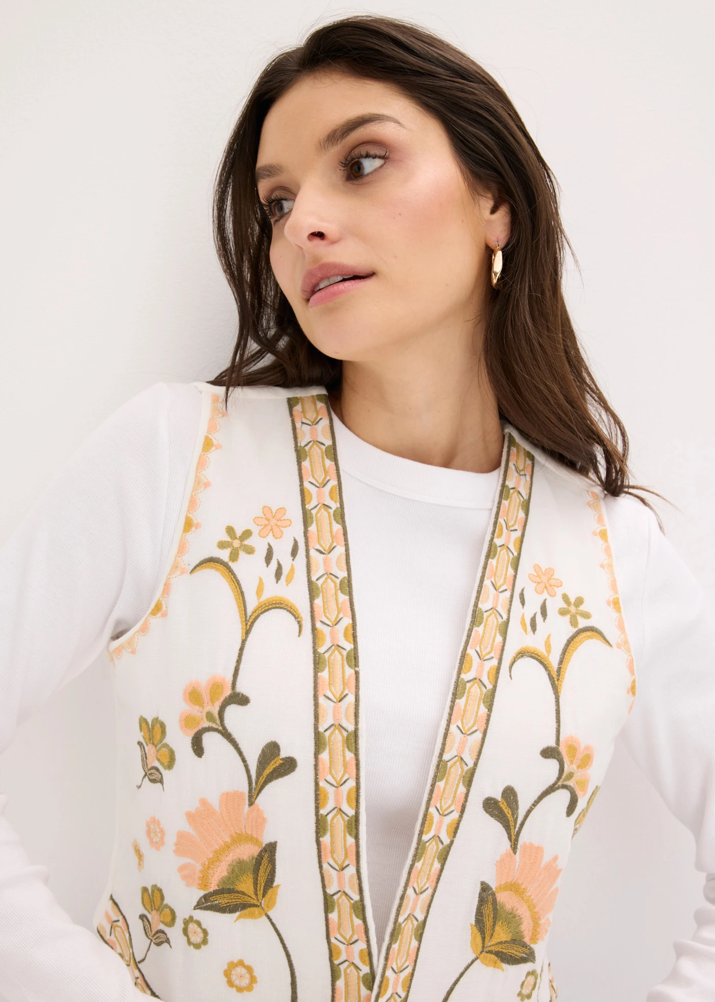Vest met borduursel van luchtig linnenmix • ecru gebloemd • bonprix online shop