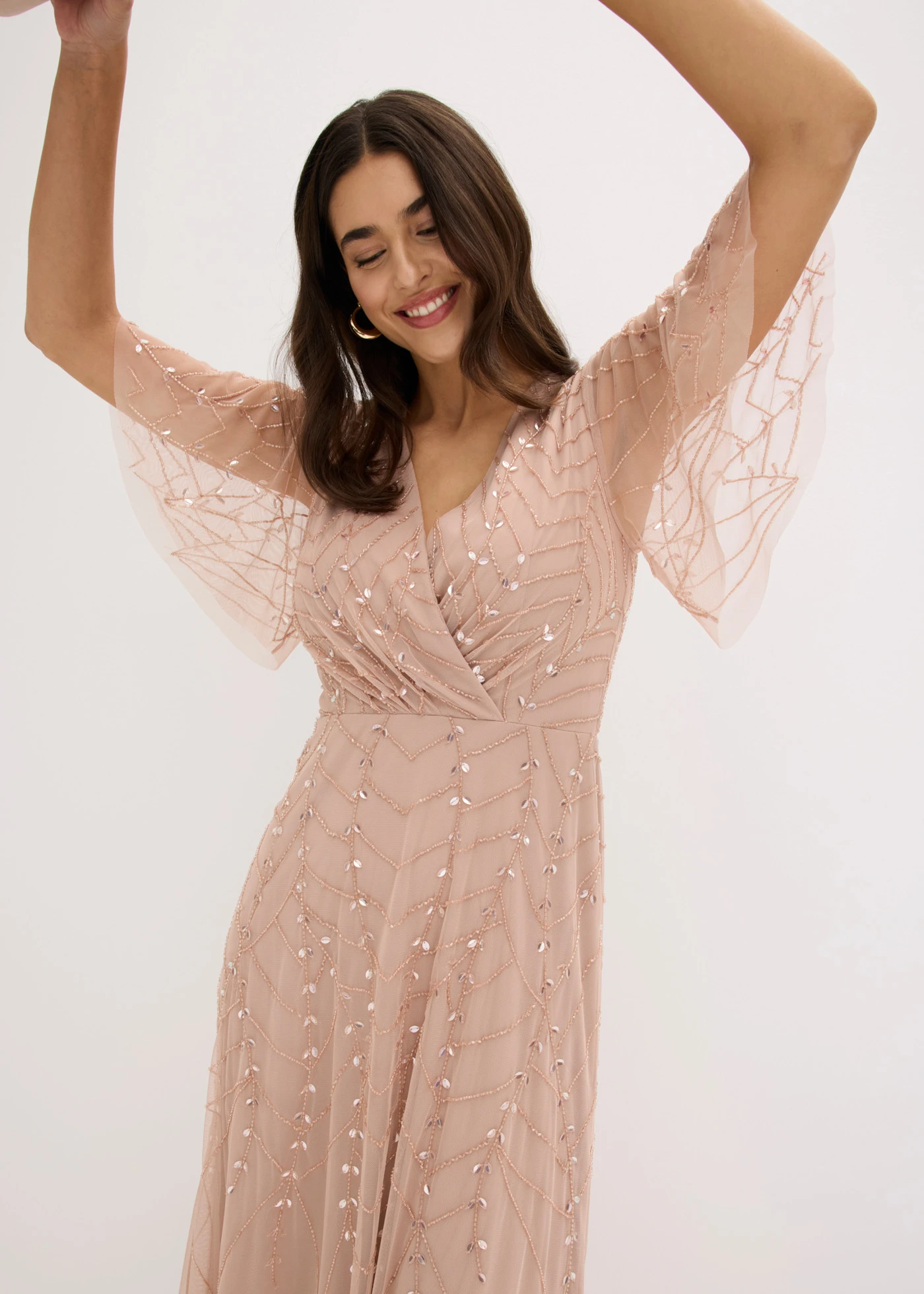 Robe de soirée en tulle délicat à sequins brodés • sable • Boutique bonprix