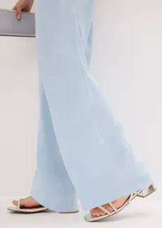 Salopetă din satin lucios • albastru pudrat • magazin bonprix