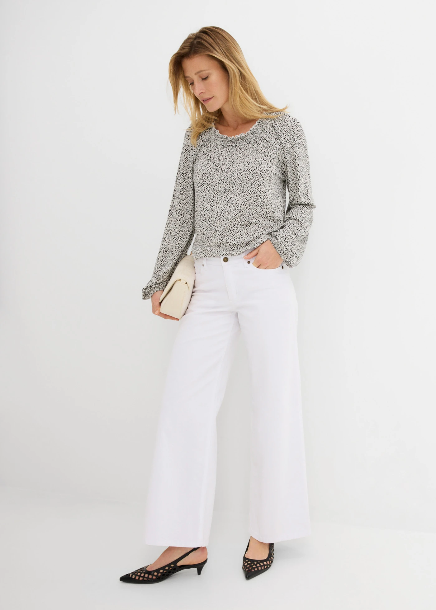 Tričko s dlhým rukávom z viskózového mixu • biela vlna-čierna kvetovaná • obchod bonprix