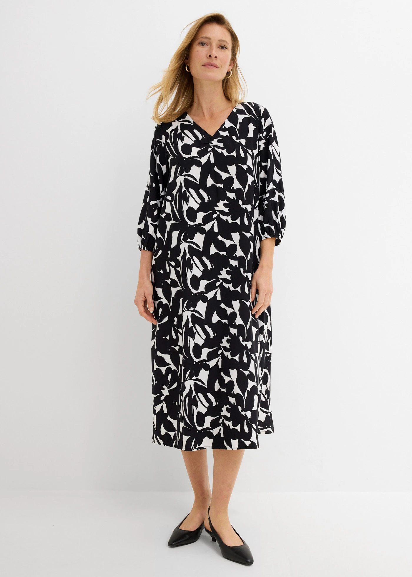 Robe longue en viscose fluide • noir-écru floral • Boutique bonprix