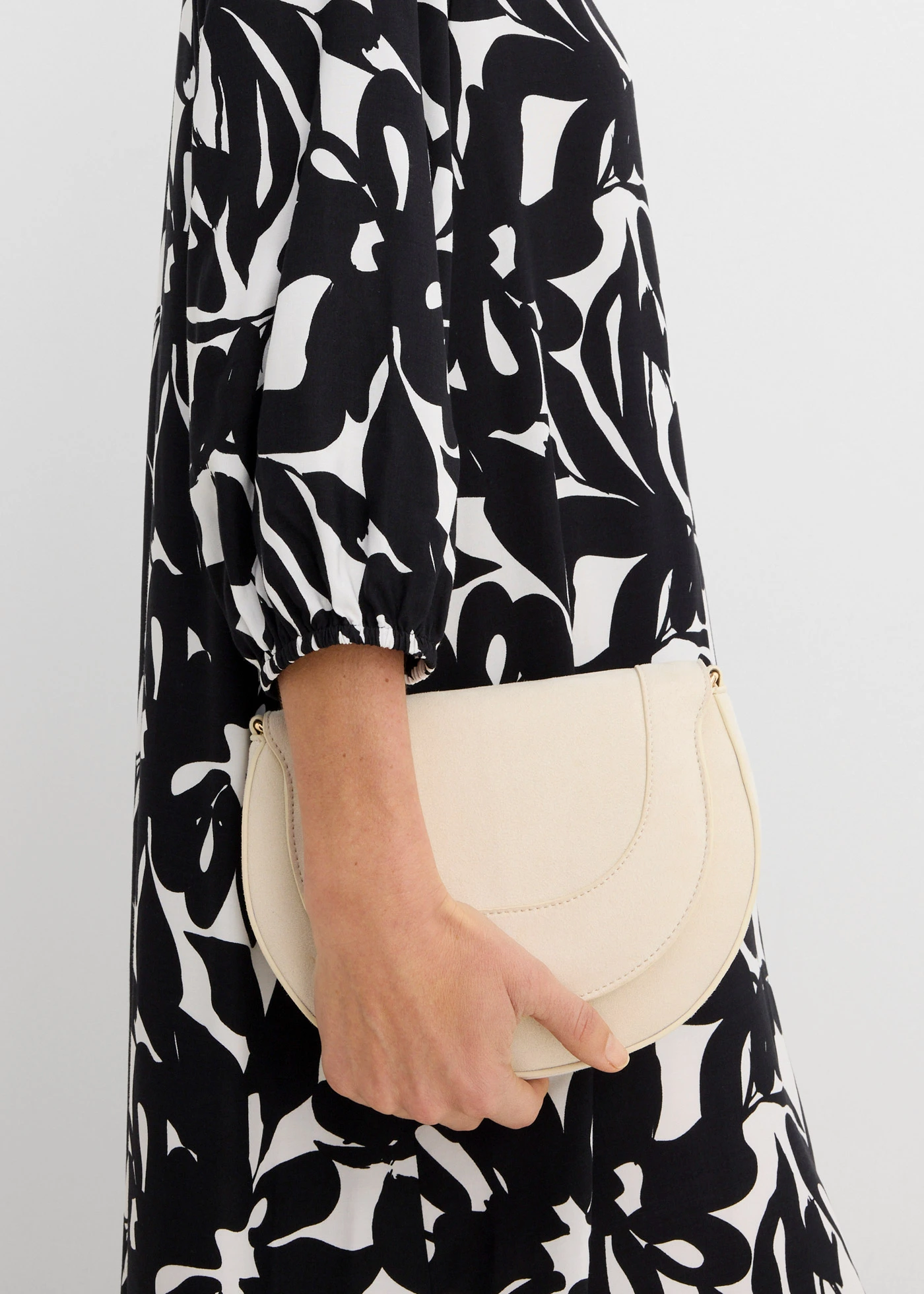 Maxi zomerjurk van soepele viscose • zwart/wolwit gebloemd • bonprix online shop