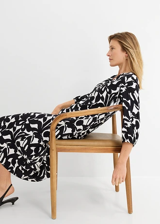 Maxi ruha puha viszkózból • fekete-gyapjúfehér virágmintás • bonprix áruház