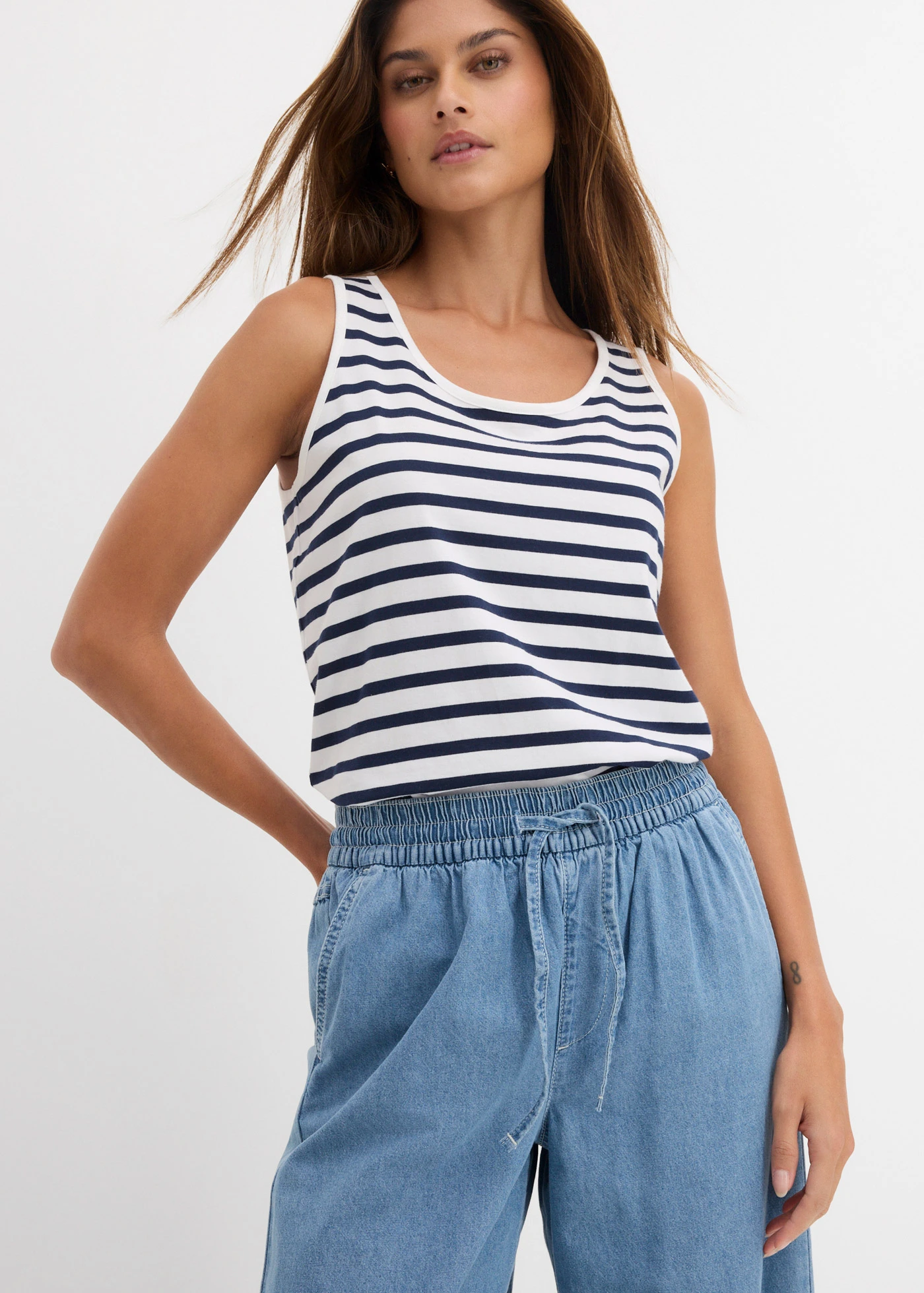 Džíny se širokými nohavicemi a pohodlným pasem, Mid Waist • ledově modrý denim used • bonprix obchod