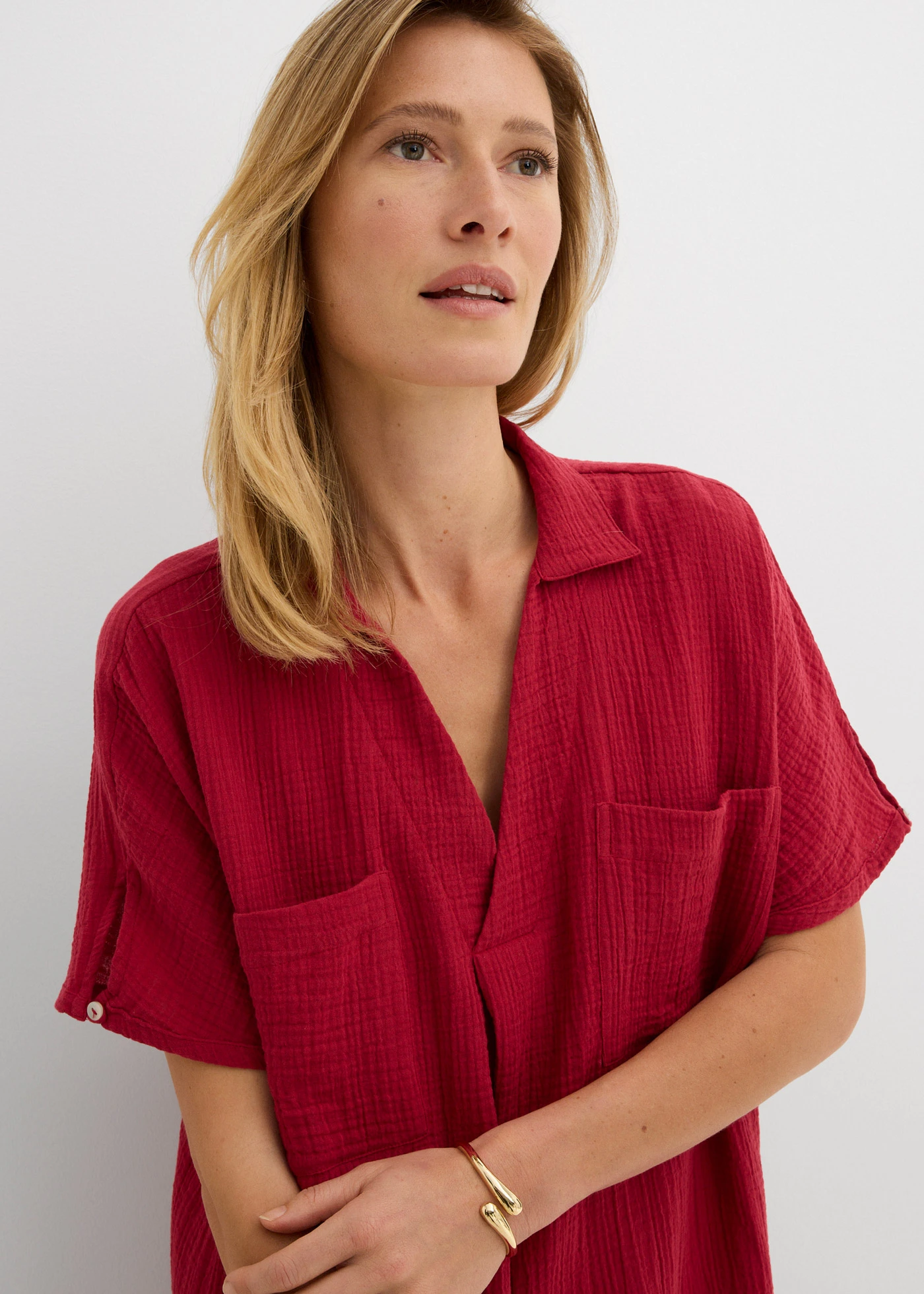 Robe caftan en gaze de coton douce • rouge cerise • Boutique bonprix