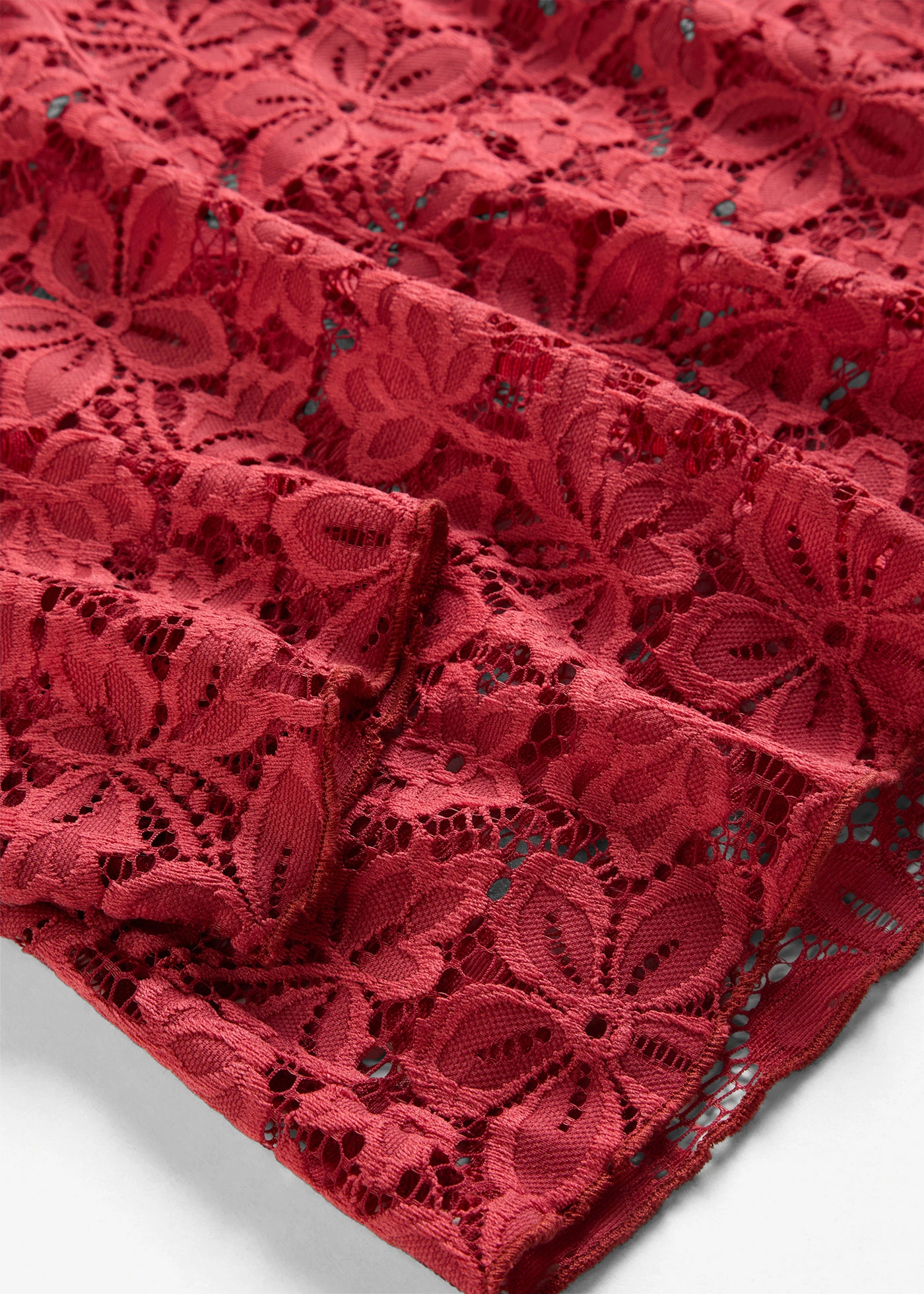 Getailleerd kanten shirt • kersenrood • bonprix online shop