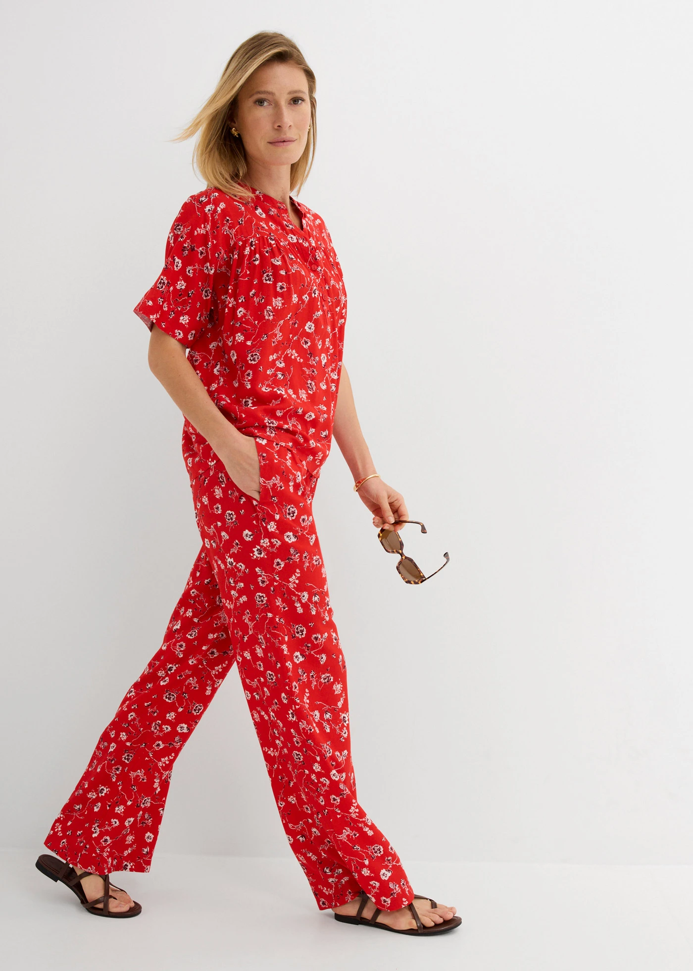 Pantalon en viscose fluide, taille élastiquée • fraise floral • Boutique bonprix