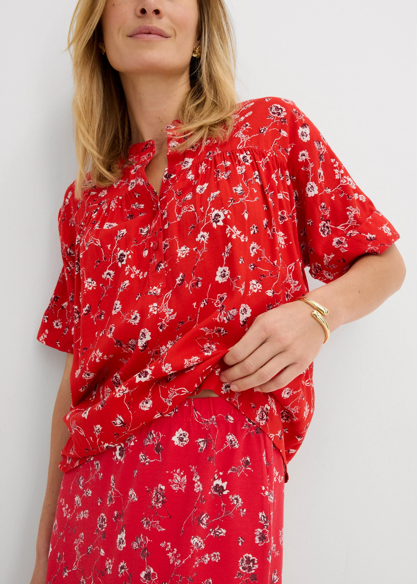 Fustă din jerse elastic cu bumbac • roșu-căpșună înflorat • magazin bonprix