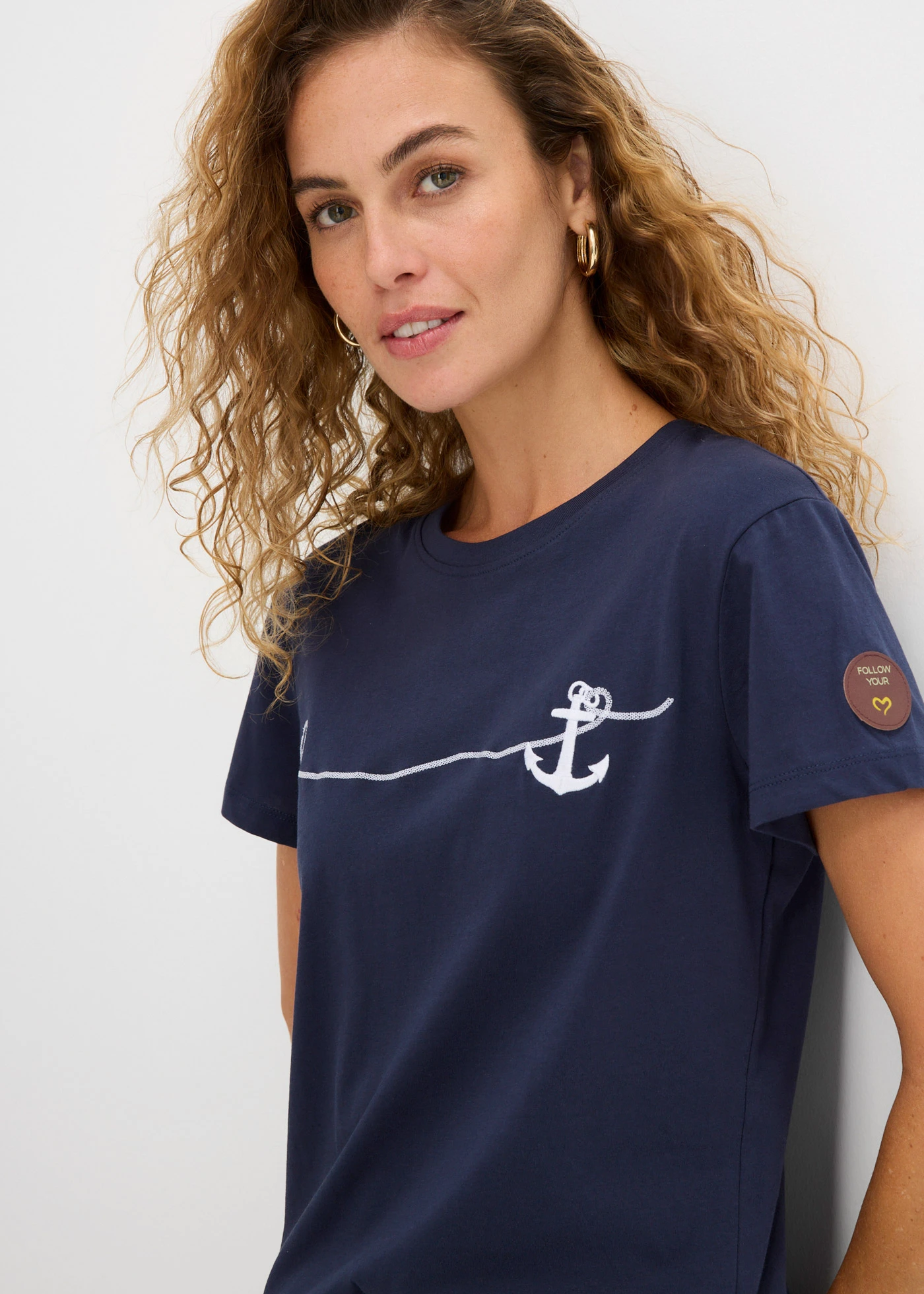 T-shirt met borduursel • donkerblauw • bonprix online shop