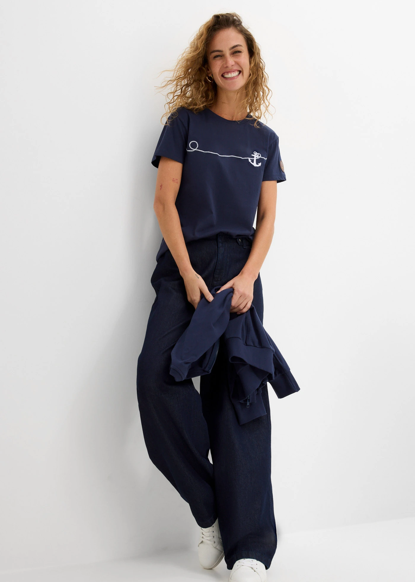 T-shirt met borduursel • donkerblauw • bonprix online shop