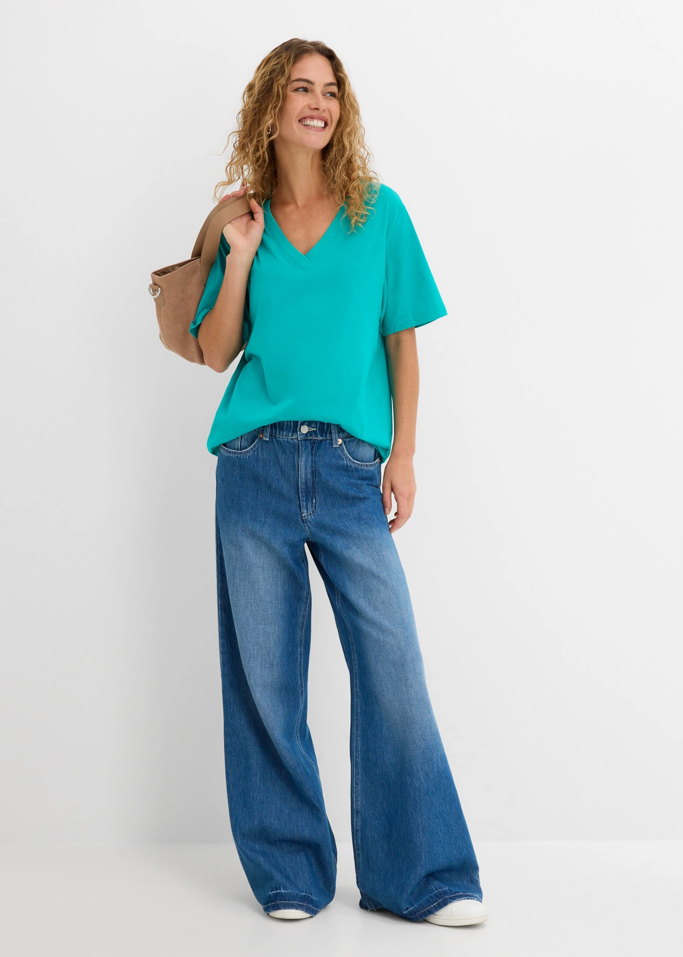 Wijd longshirt met V-hals, korte mouw  (set van 5) • smaragd + wijnbes + medium fuchsia + wit + zwart • bonprix online shop