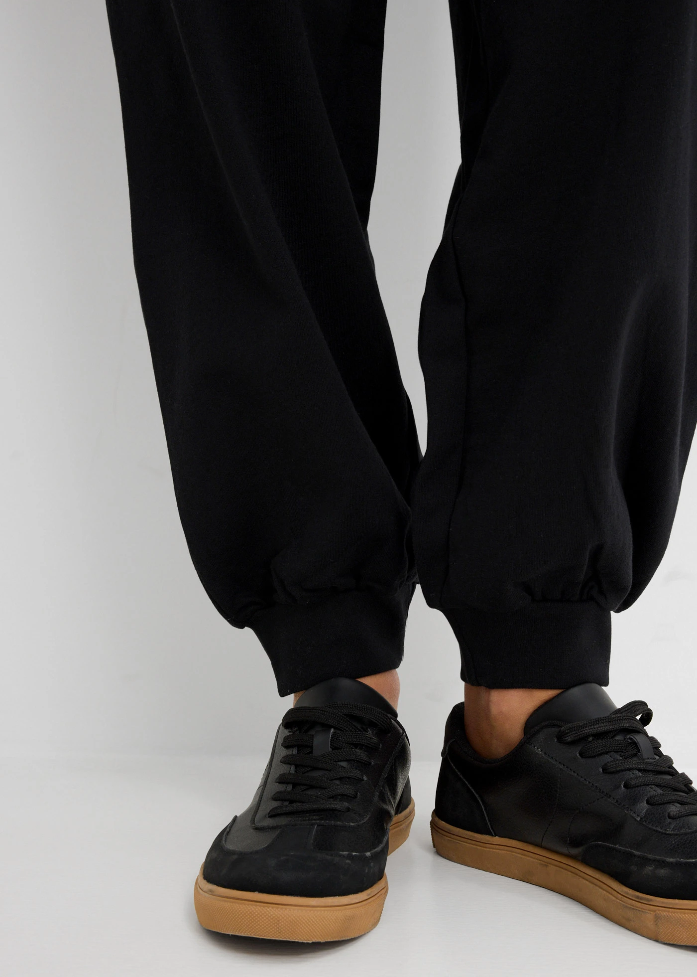 Joggingové kalhoty s elastickým pasem • černá • bonprix obchod