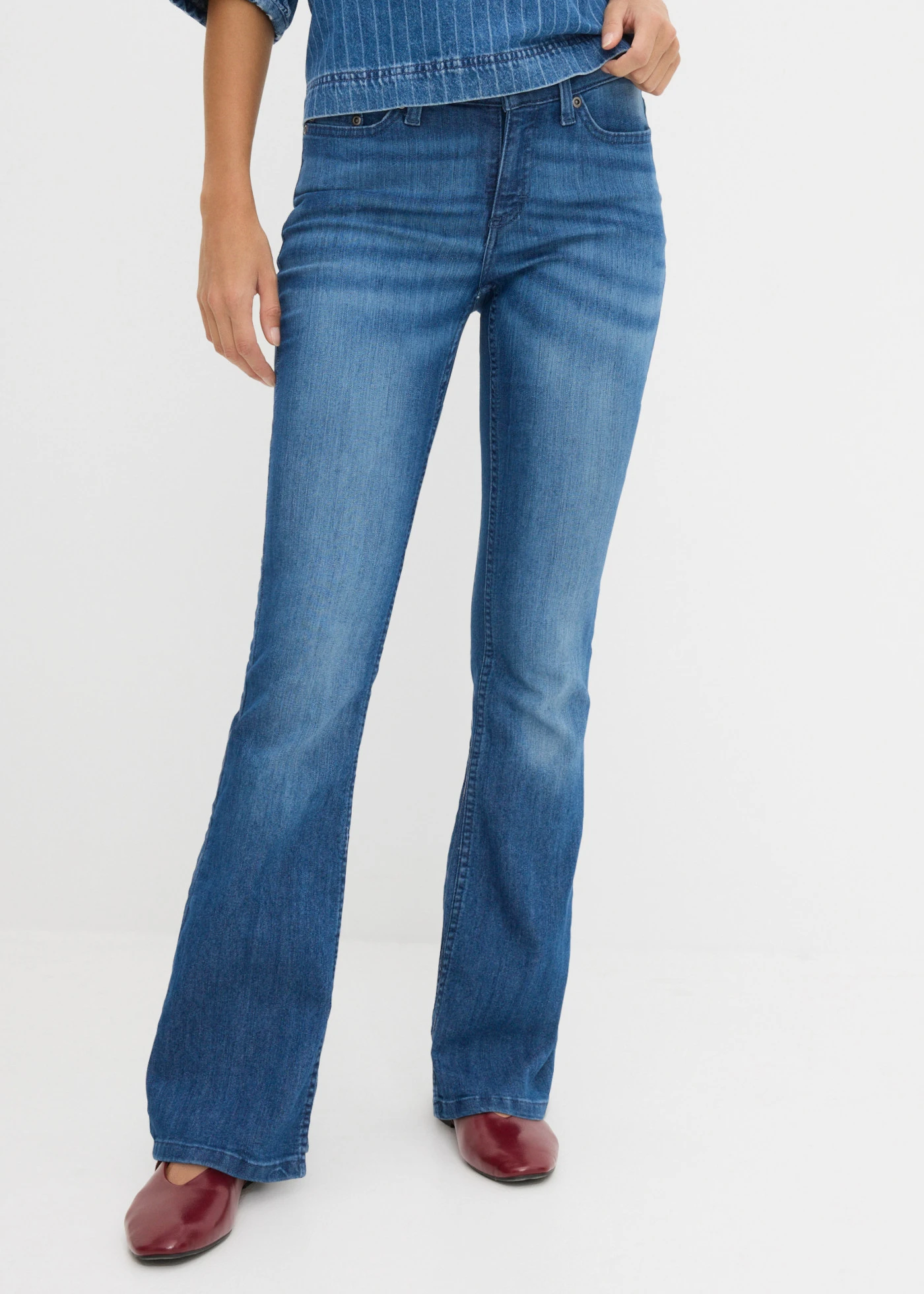 Džínsy, Mid Waist, Bootcut, streč • modrá used • obchod bonprix