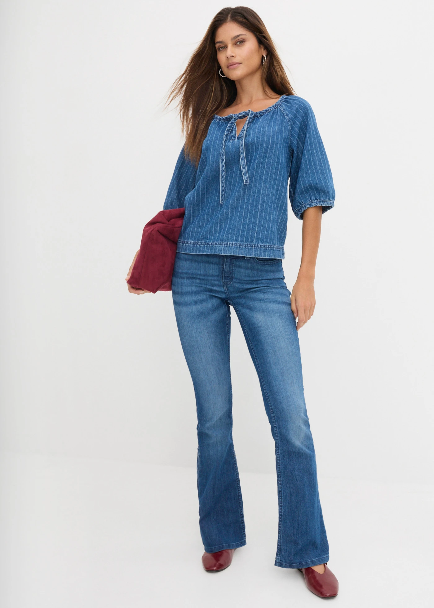 Jeansy o kroju bootcut, mid waist, ze stretchem • niebieski "used" • sklep bonprix