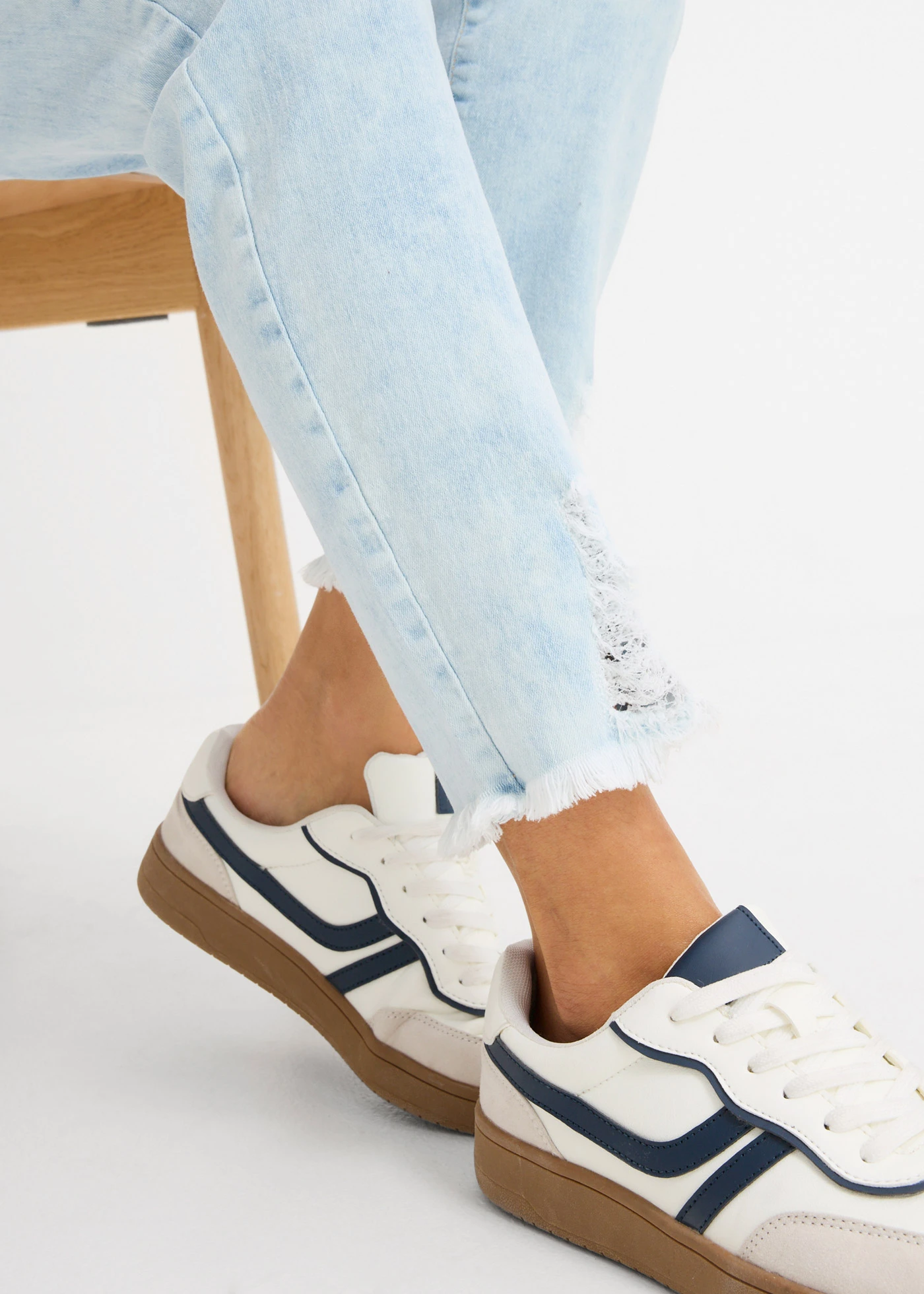 Mom jeans met destroyed effecten, high waist • blauw used • bonprix online shop