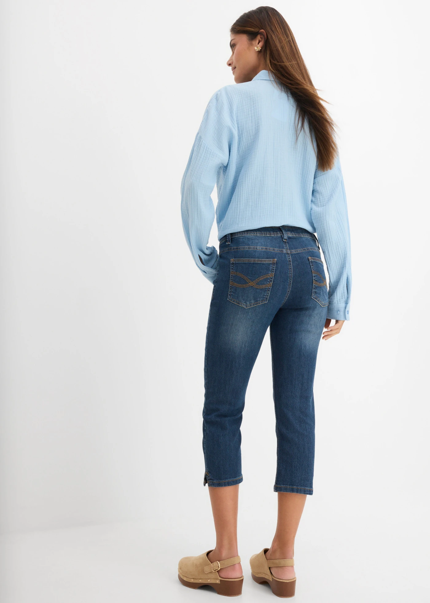 Jeansy slim fit, cropped, średni stan • ciemnoniebieski "used" • sklep bonprix