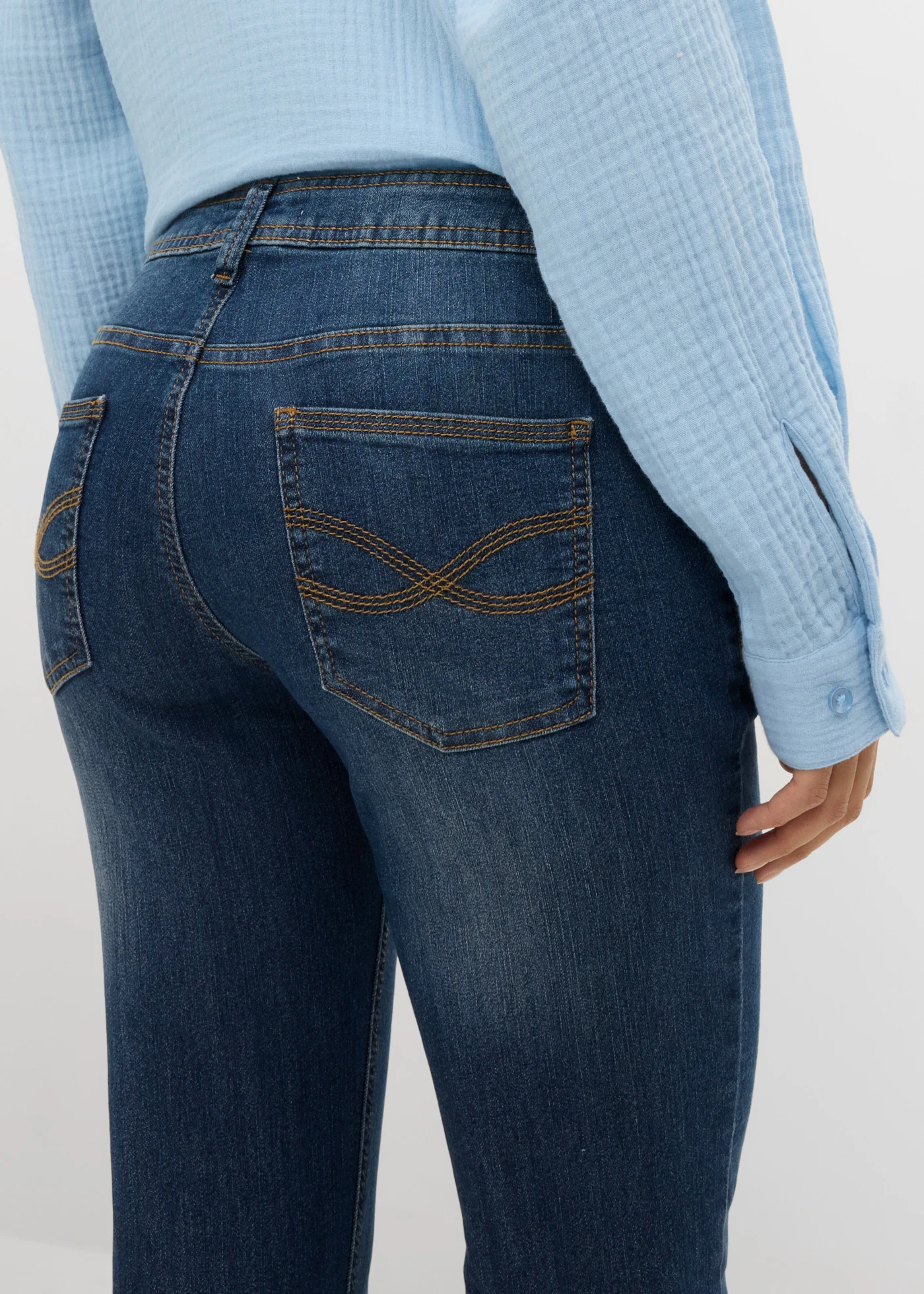 Jeansy slim fit, cropped, średni stan • ciemnoniebieski "used" • sklep bonprix