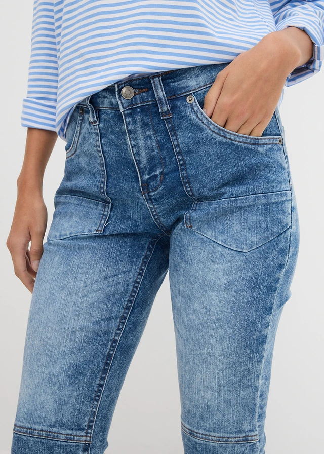 Corsaire en jean extensible • bleu clair • product-page.page-title-suffix
