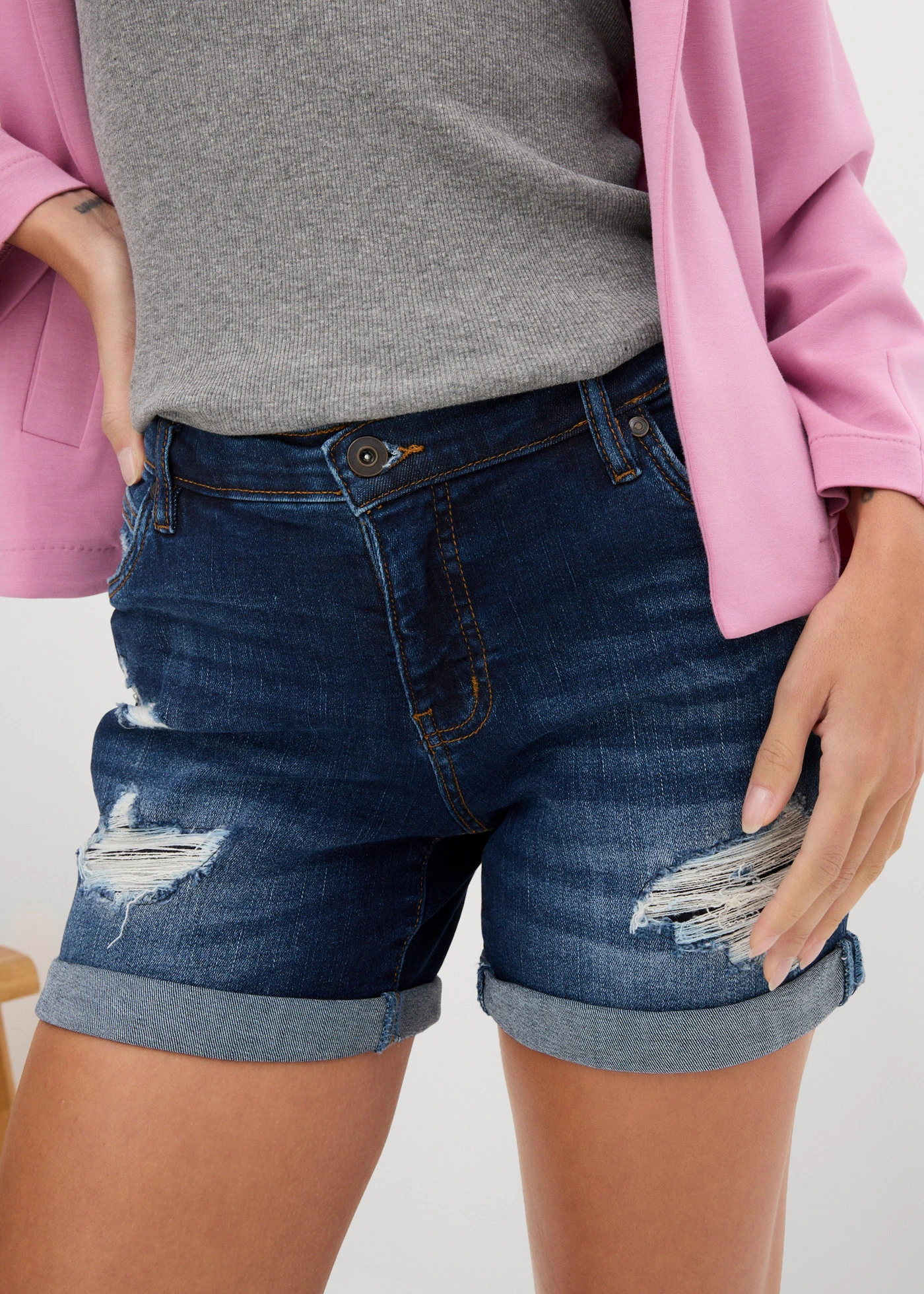 Jeans mid waist short met destroyed effecten • blauw denim • bonprix online shop