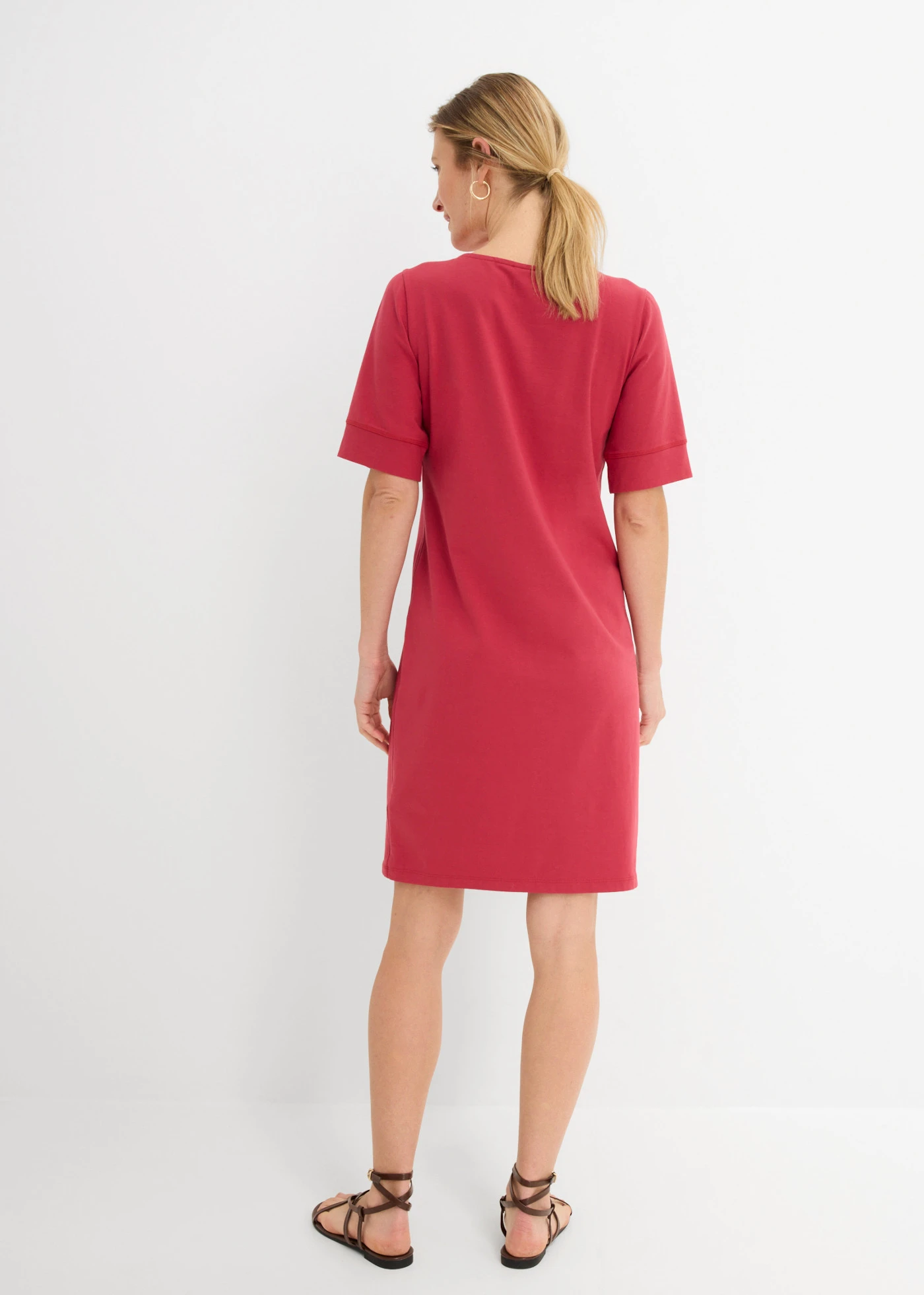Rochie din tricot elastic cu bumbac • roșu-cireașă • magazin bonprix