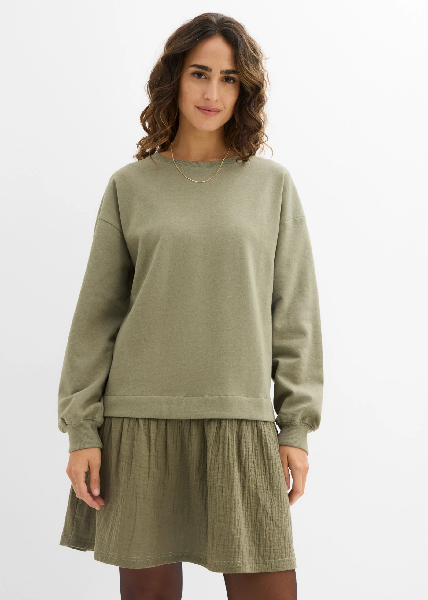 Robe sweat avec jupe tissée • olive • Boutique bonprix