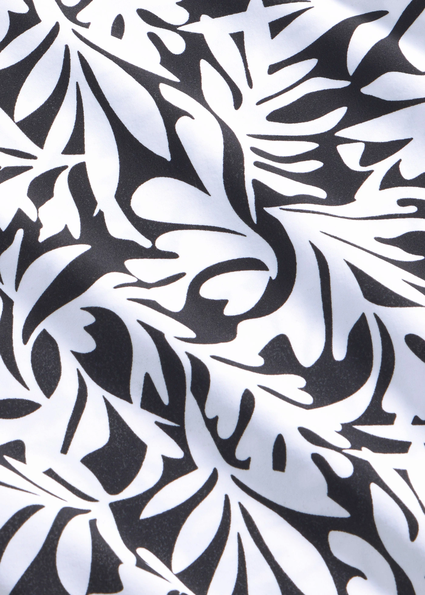 Maillot 1 pièce sculptant, maintien léger, encolure V • noir-blanc floral • Boutique bonprix