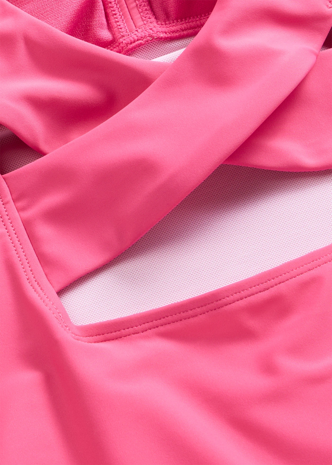 Maillot 1 pièce sculptant à col en V, maintien modéré • rose vif • Boutique bonprix