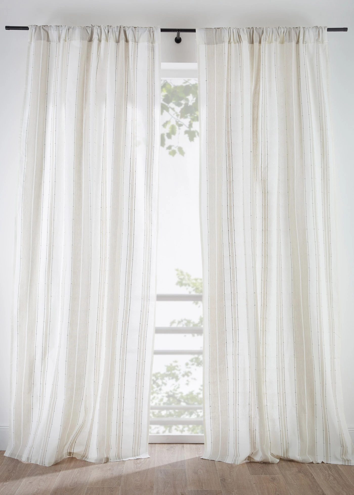 Bio-pamut függöny csíkos mintával (1 db) • krém-világosszürke • bonprix áruház