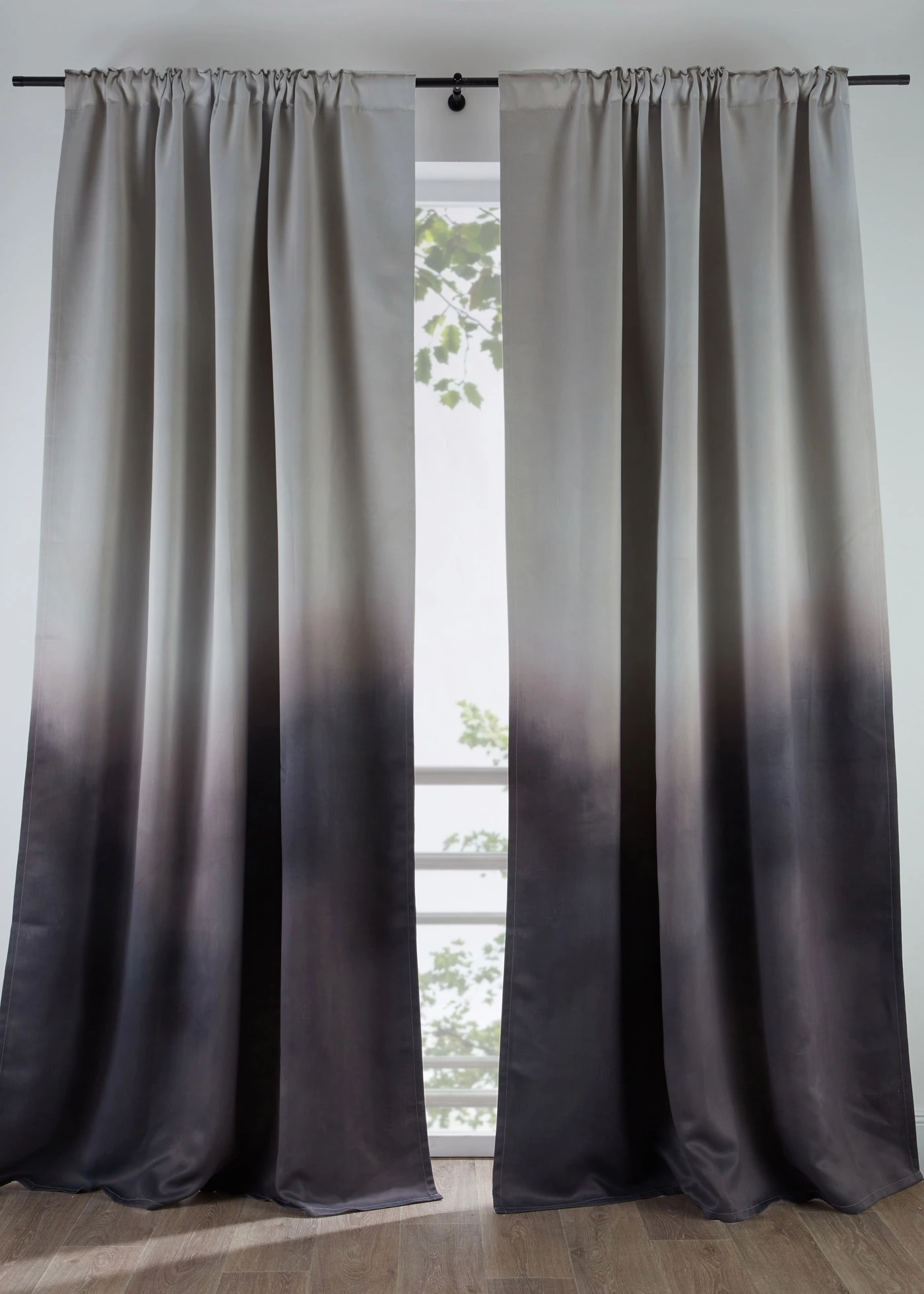 Rideau obscurcissant avec dégradé de couleurs (1 pce) • gris-anthracite • Boutique bonprix