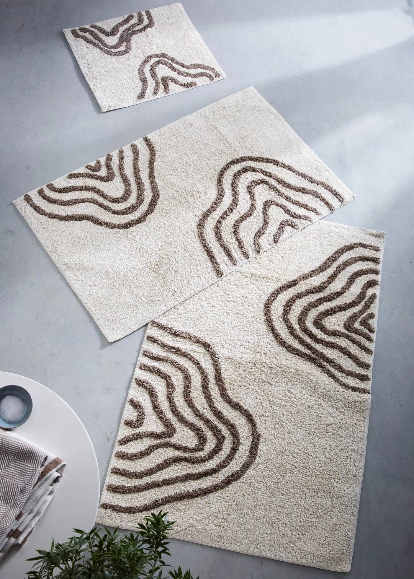 Tapis de bain à motif graphique • marron graphique • Boutique bonprix