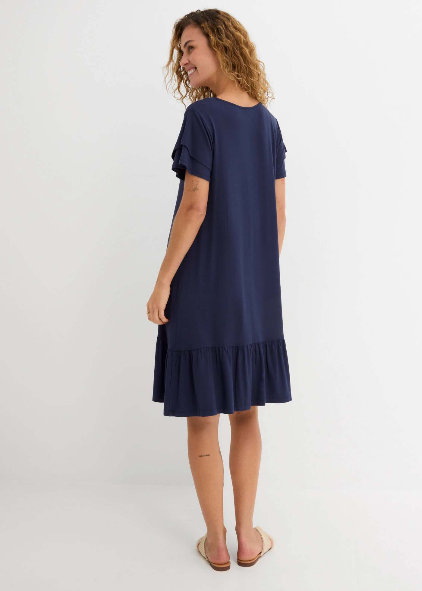 Robe en jersey viscose à volants • bleu foncé • Boutique bonprix