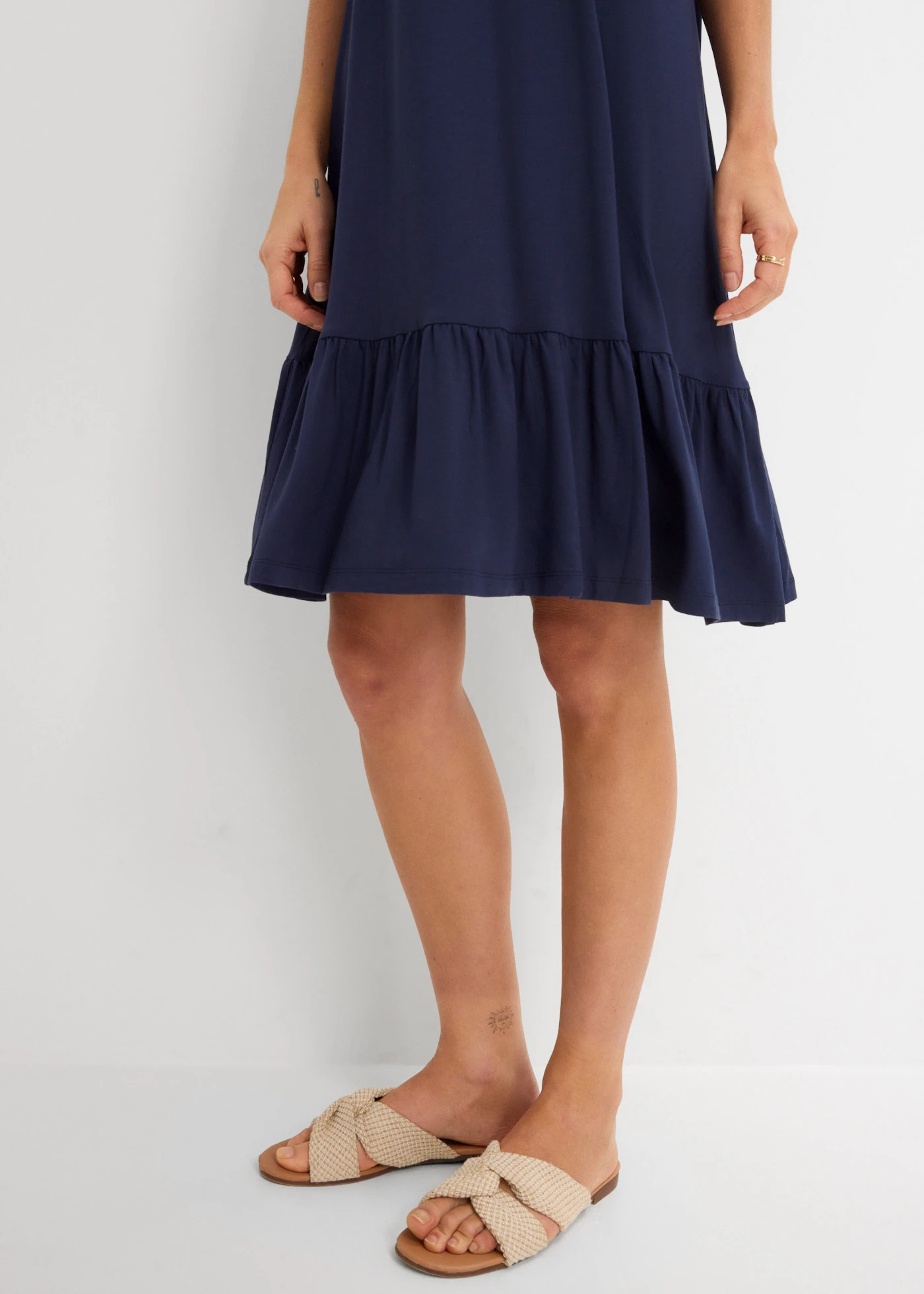 Jersey jurk met volants in een viscosemix • donkerblauw • bonprix online shop