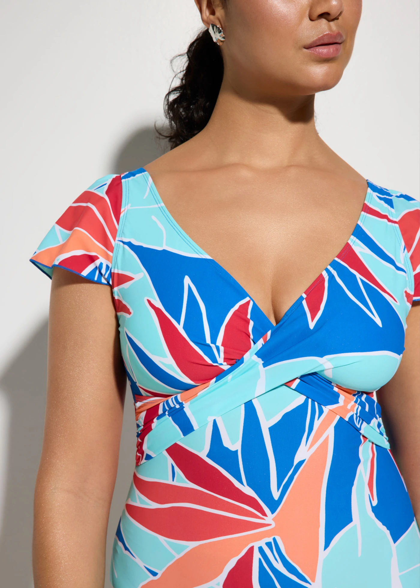 Licht corrigerend badpak in wikkellook • blauw gebloemd • bonprix online shop