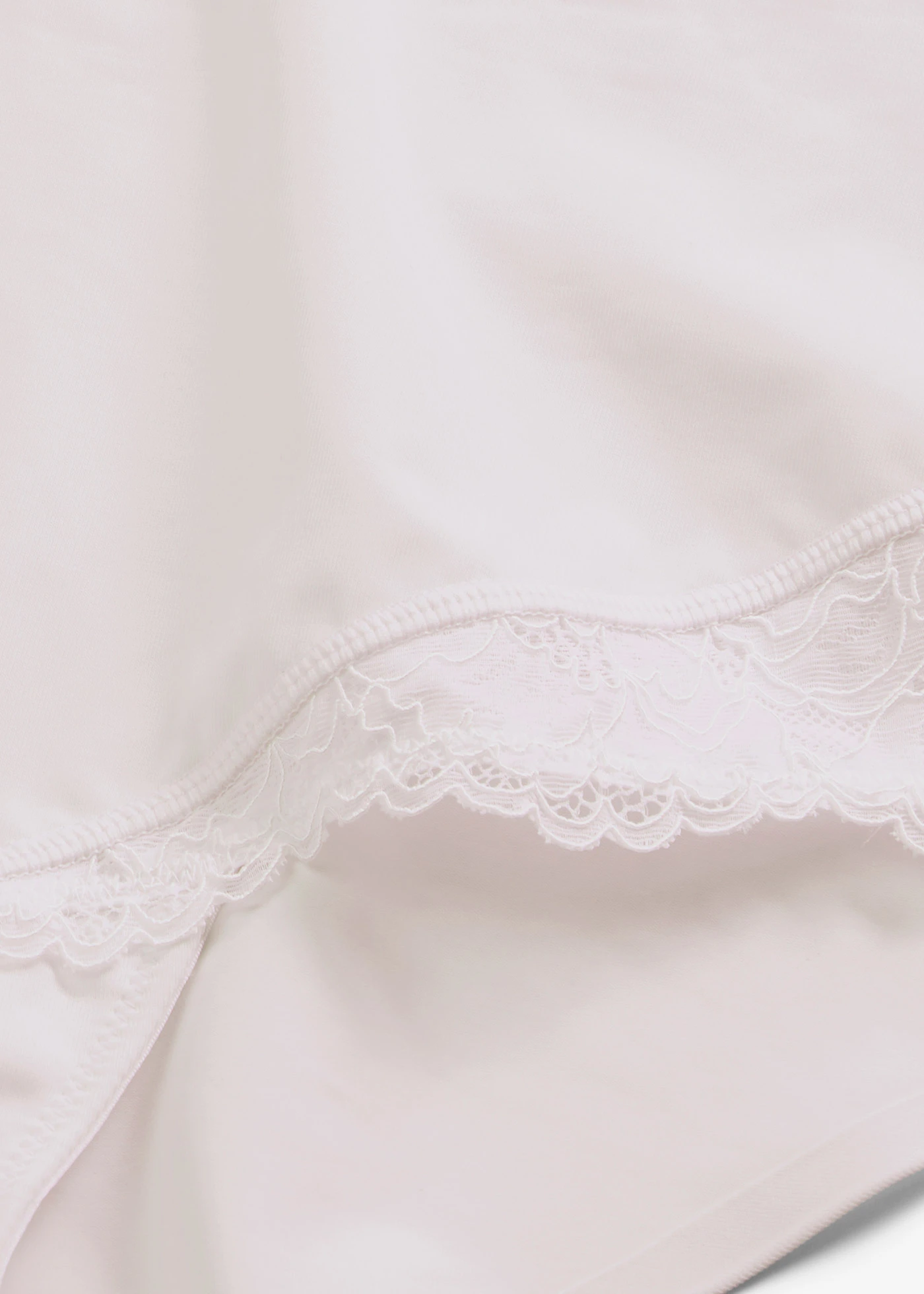 Slip sculptant taille haute, maintien modéré • blanc • Boutique bonprix