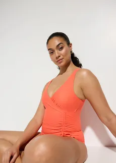Maillot 1 pièce sculptant à fronces, maintien léger • corail • Boutique bonprix