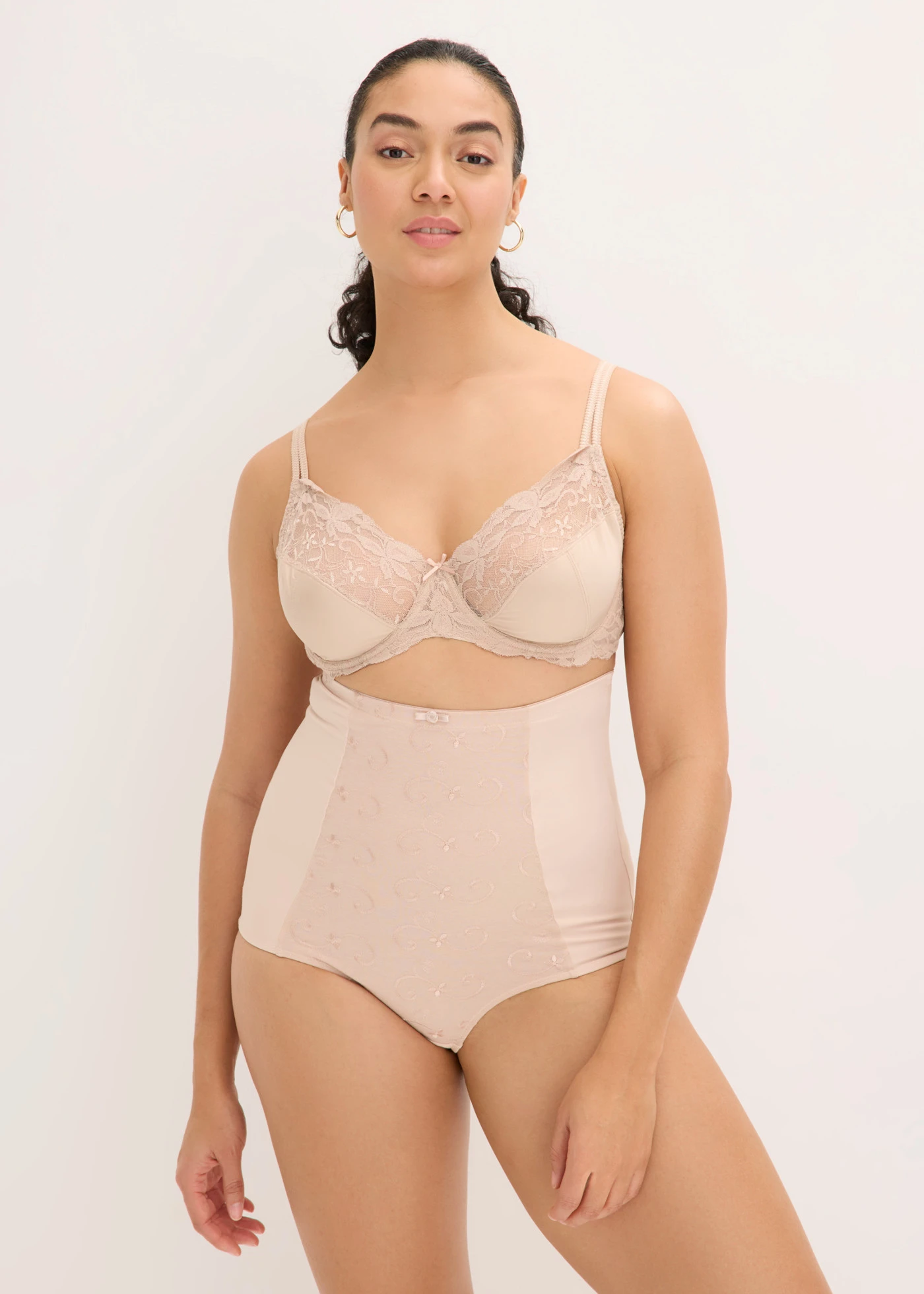 Alakformáló alsó, High Waist, pamuttal és hímzéssel • bézs • bonprix áruház