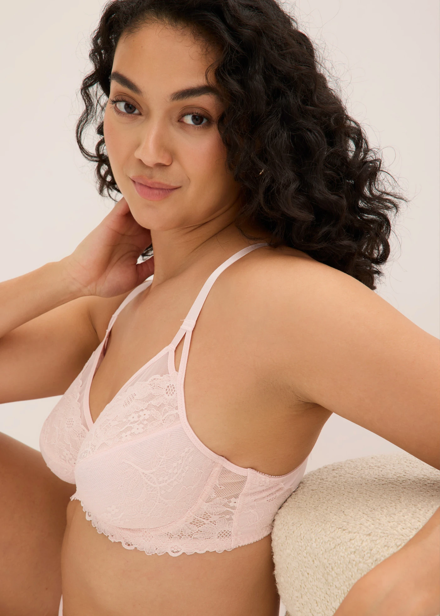 Sutien minimizer cu dantelă fină • roz pal • magazin bonprix