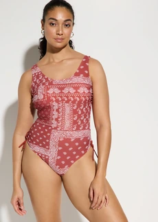 Maillot sculptant à nouettes, maintien léger • rouge piment-blanc imprimé • Boutique bonprix