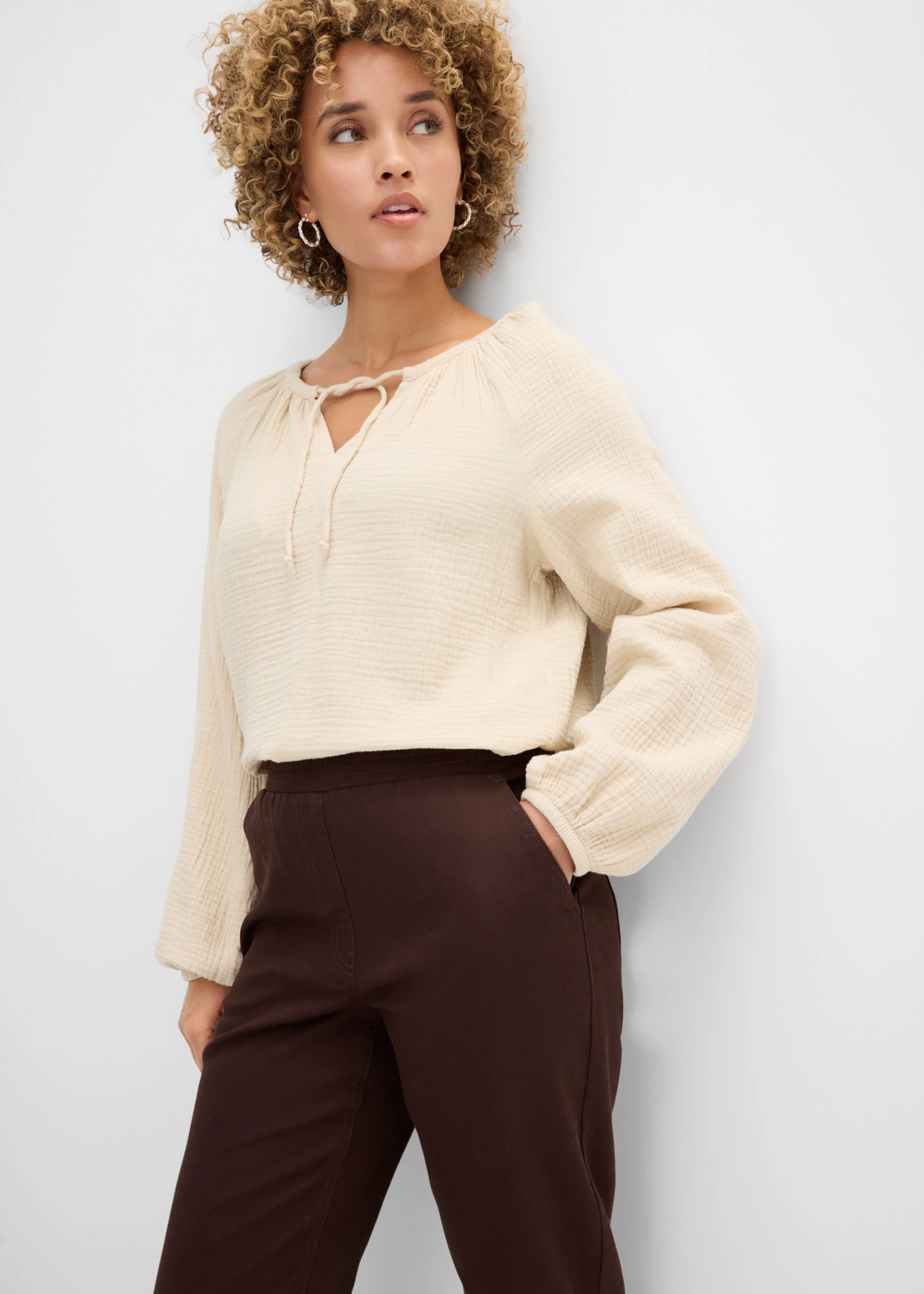 Ballonbroek van twill van een katoen-elastaanmix • donkerbruin • bonprix online shop