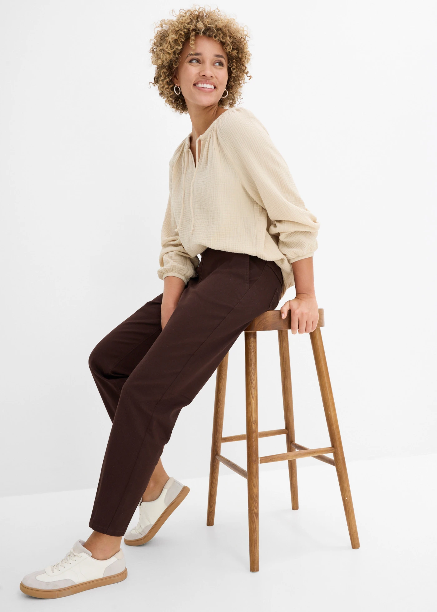 Ballonbroek van twill van een katoen-elastaanmix • donkerbruin • bonprix online shop