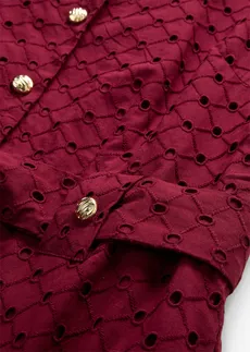 Robe-chemise en broderie anglaise • rouge rubis • Boutique bonprix